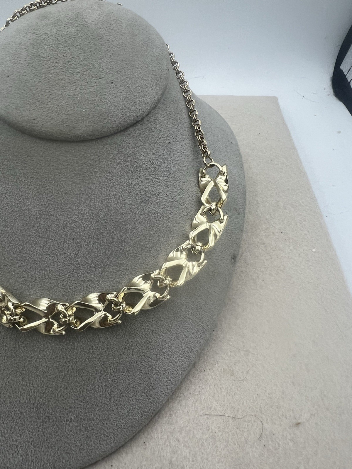 VINTAGE Gold and Silver Two-Tone Textured Articulated Leaf Link Choker Necklace