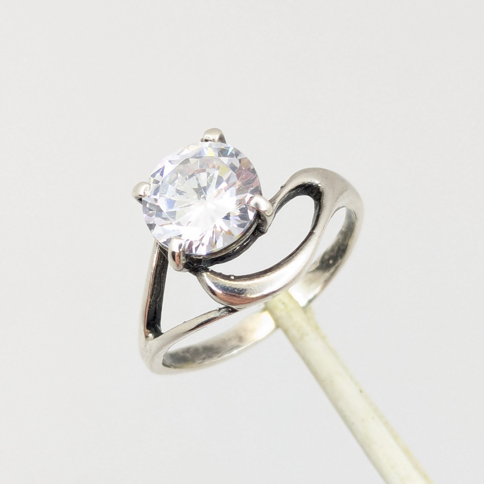 Vintage Elegant RING Silver 925 with Bright Stone-size: 7.5US(17.5mm) Ukraine#16