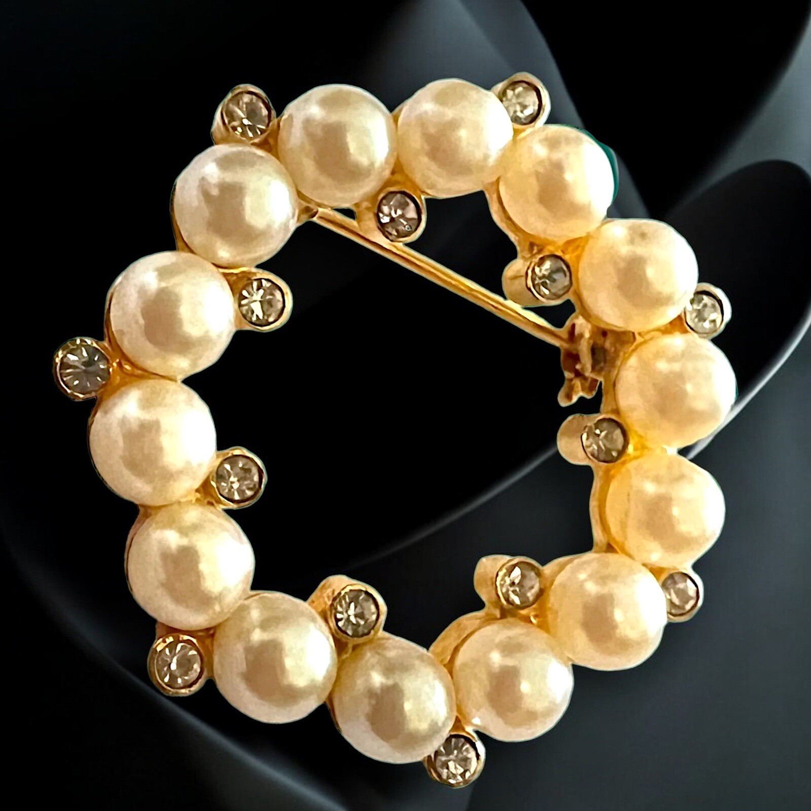 Faux Pearl Rhinestone Circle Brooch Bridal Mid Century Gold Tone Wedding Pin