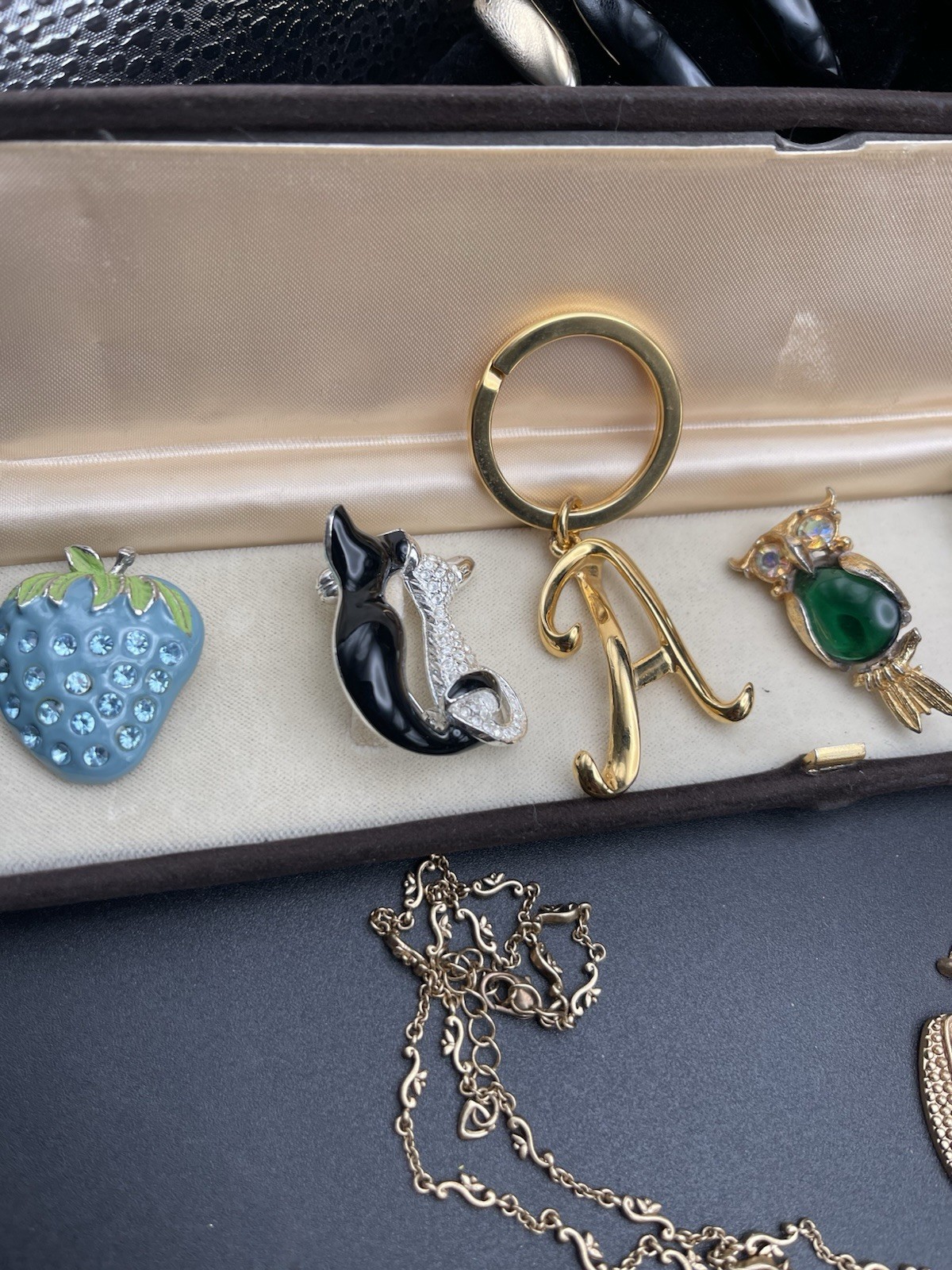 🔥ViNTage To MoD Jewelry Lot-22 Monet Joan Rivers Jewelmint Brooch Necklace Etc