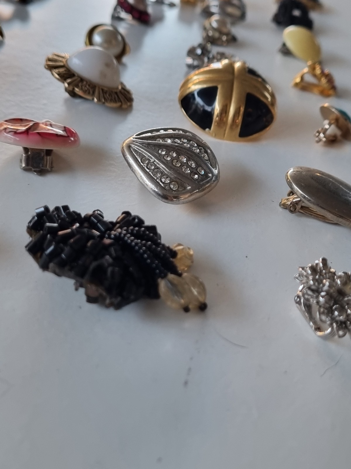BULK LOT SINGLE GENUINE VINTAGE Some Signed & ENAMEL RETRO ODD EARRINGS #77
