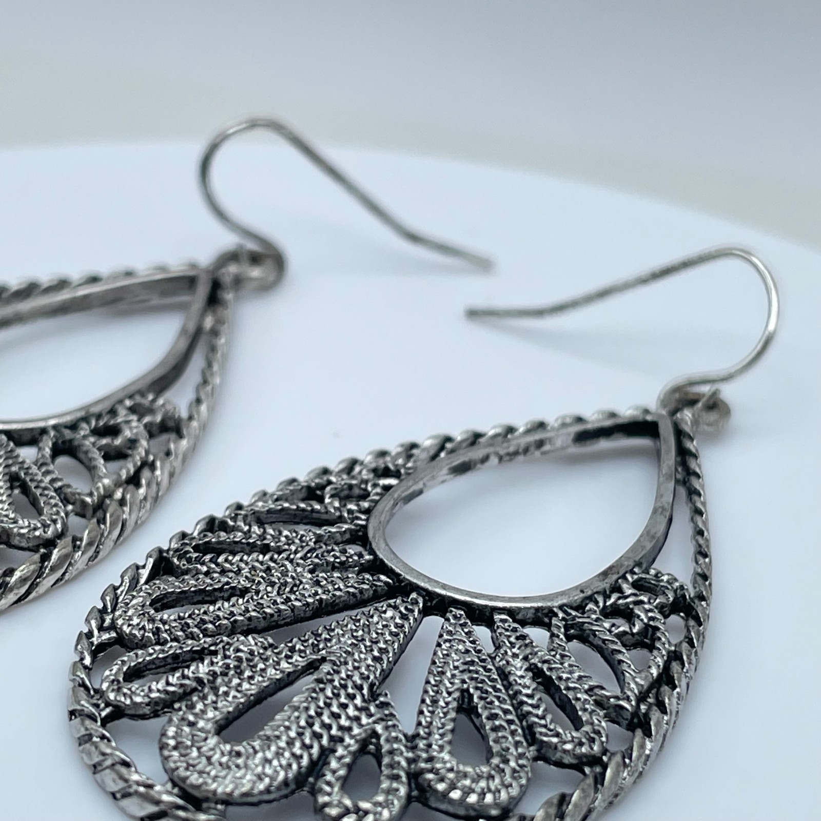 Vintage 90s Silver Tone Filigree Teardrop Dangle Earrings Boho Fashion Jewelry