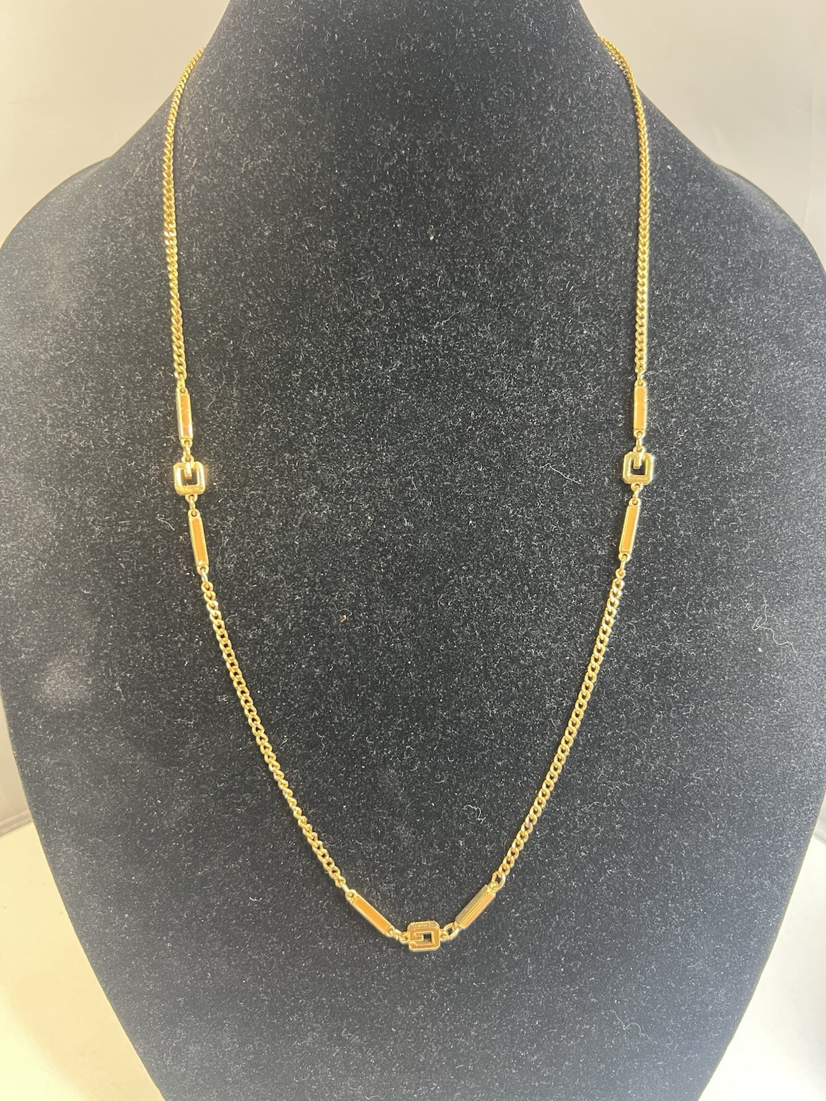 VINTAGE GIVENCHY GOLD TONE BAR LINK LONG PARIS NEW YORK 1979 NECKLACE
