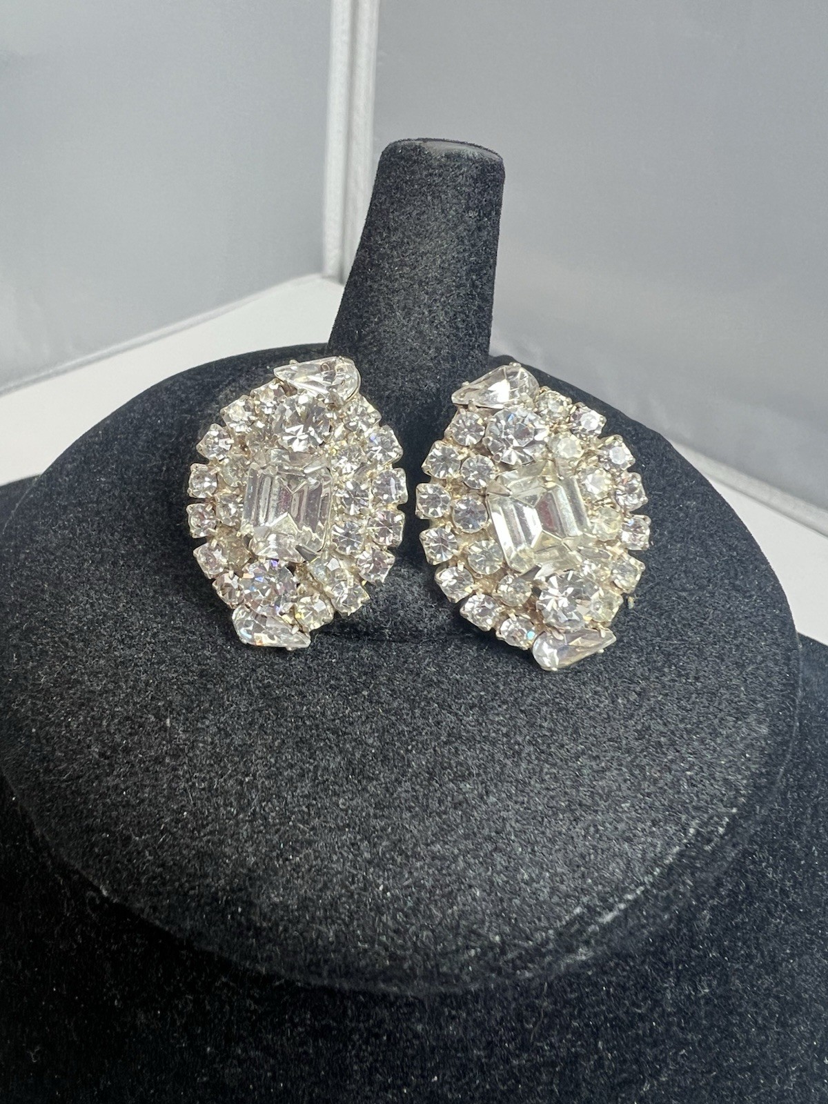 Vintage Dazzling Clear Prong Set Rhinestone Dangle Drop Earrings