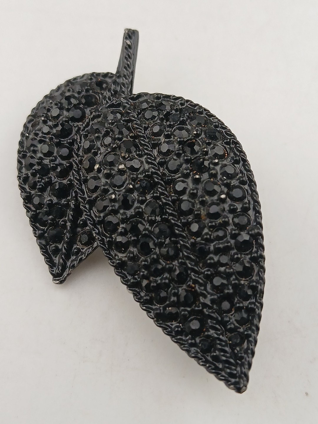 1960s double leaf pave black rhinestones japanned design brooch