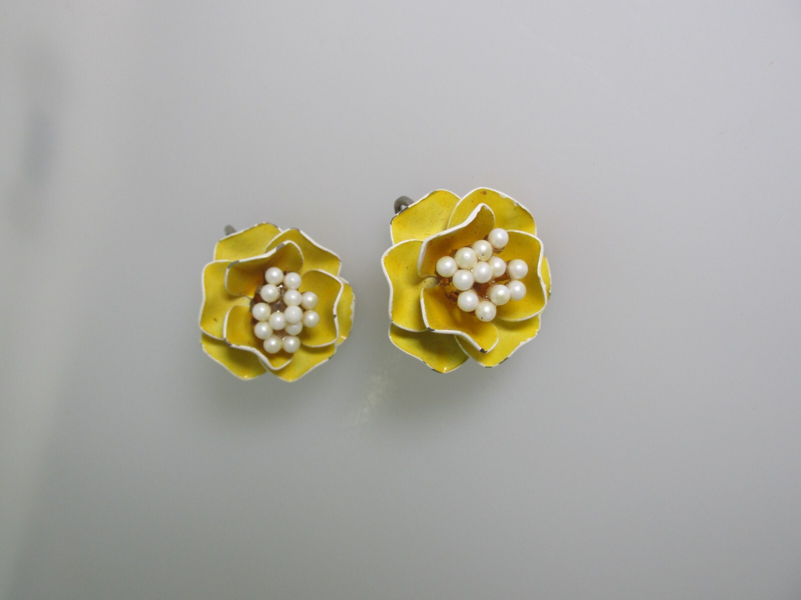 Vtg Marvella Enamel Flower Earrings Clip Yellow Poppy Layered Petals Faux Pearls