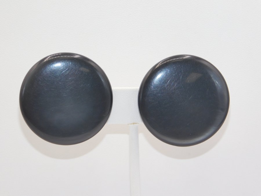 J628-VINTAGE CLIP EARRINGS~BIG DISCS/BUTTONS~DARK GREY~1.5″ WIDE