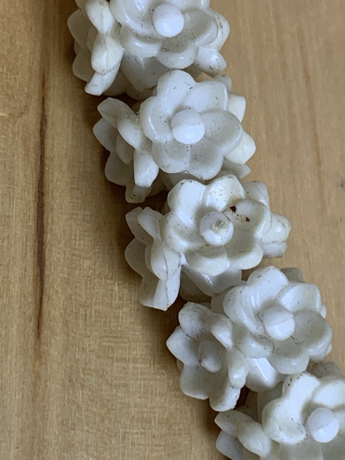 Vintage Trifari White Plastic Flower Necklace Floral Lei Choker Mid Century