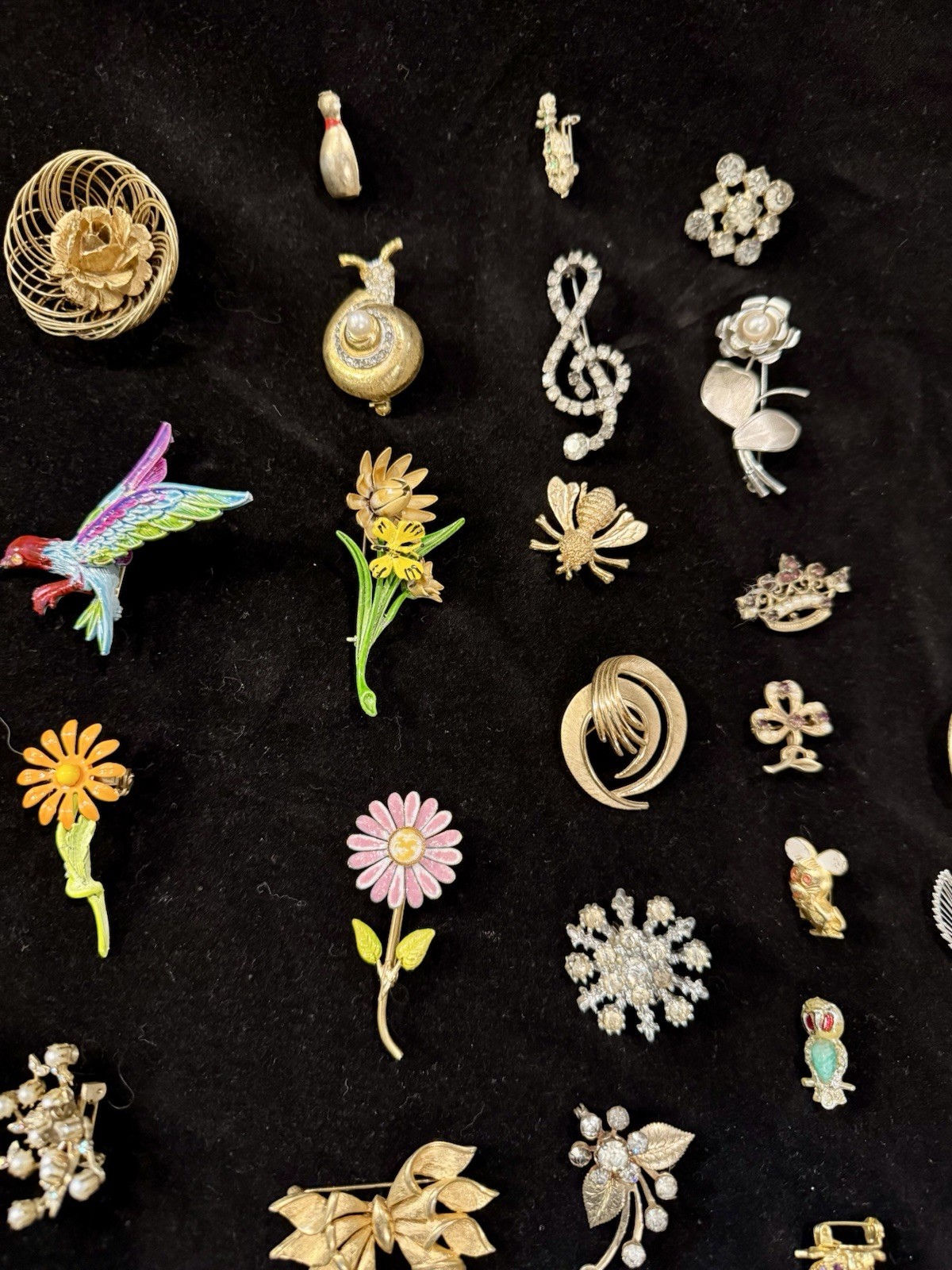175 Pieces Estate Collection Vintage Brooches Coro, Kramer, Gerry’s, Ora Lisner