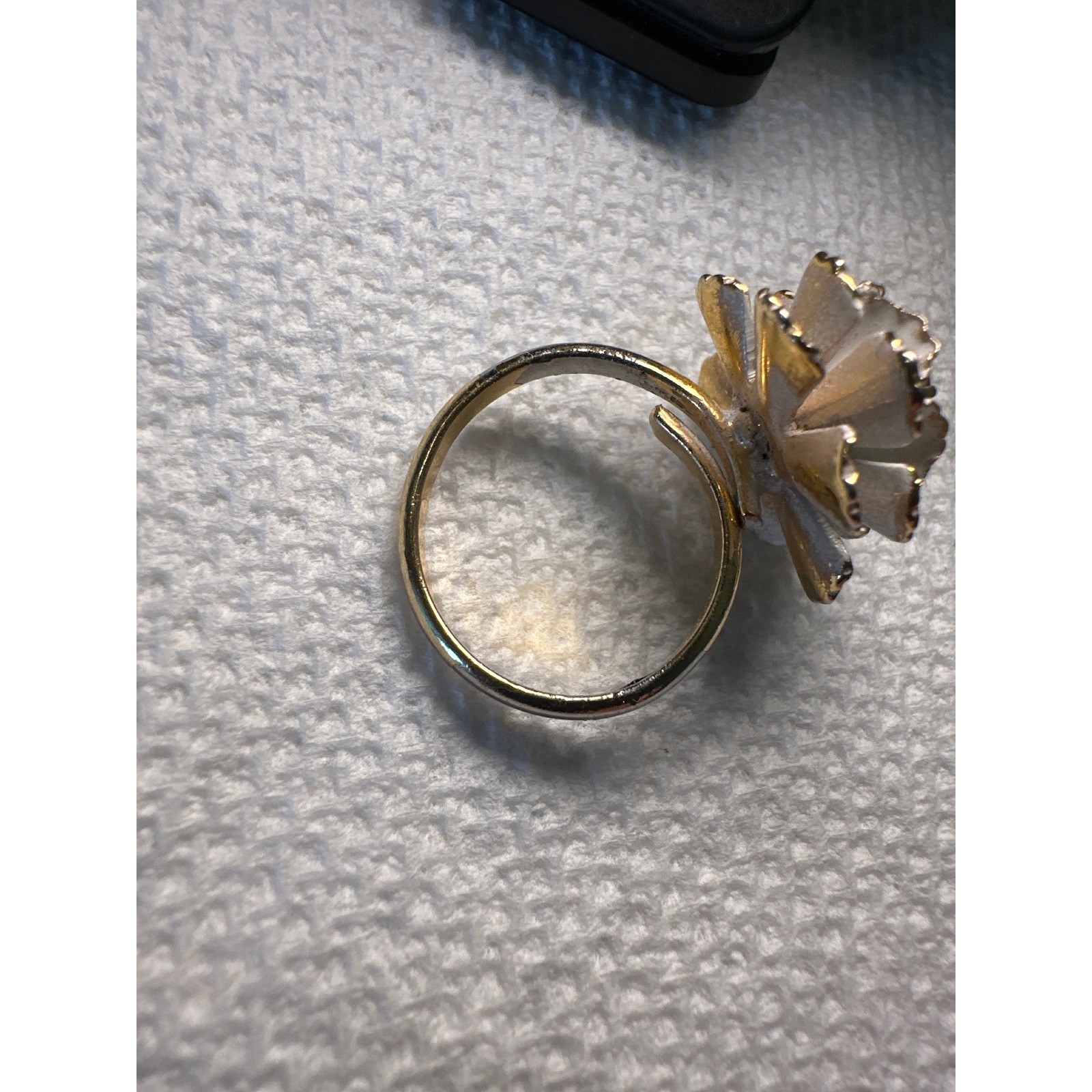 Vintage White Enamel Flower Cocktail Ring Red Gold Tone Statement adjustable