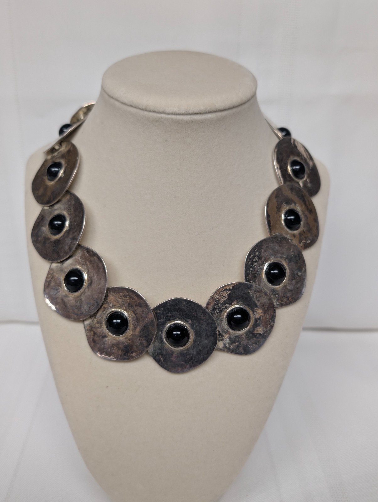 Vintage Silver Toned Hammered Faux Onyx Cab Dramatic Statement Choker Necklace