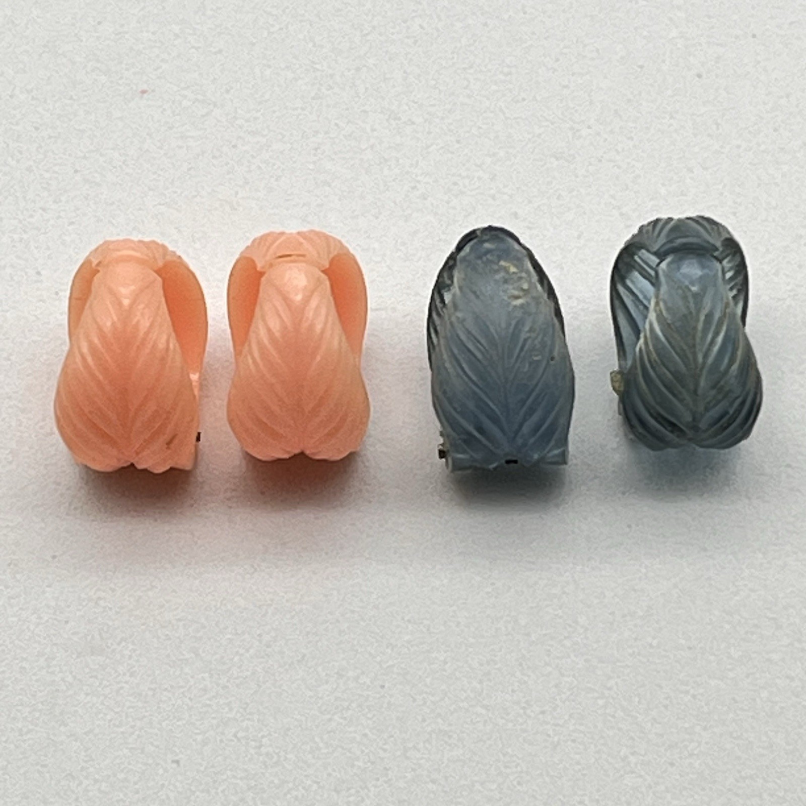 Vintage Carved Leaf Clip On Earring Lot of 2 Pairs Molded Early Plastic MCM .75″