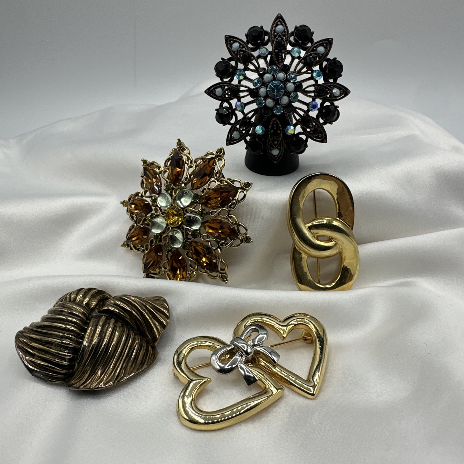 Lot of Five Mixed Vintage Brooches. See pics.
