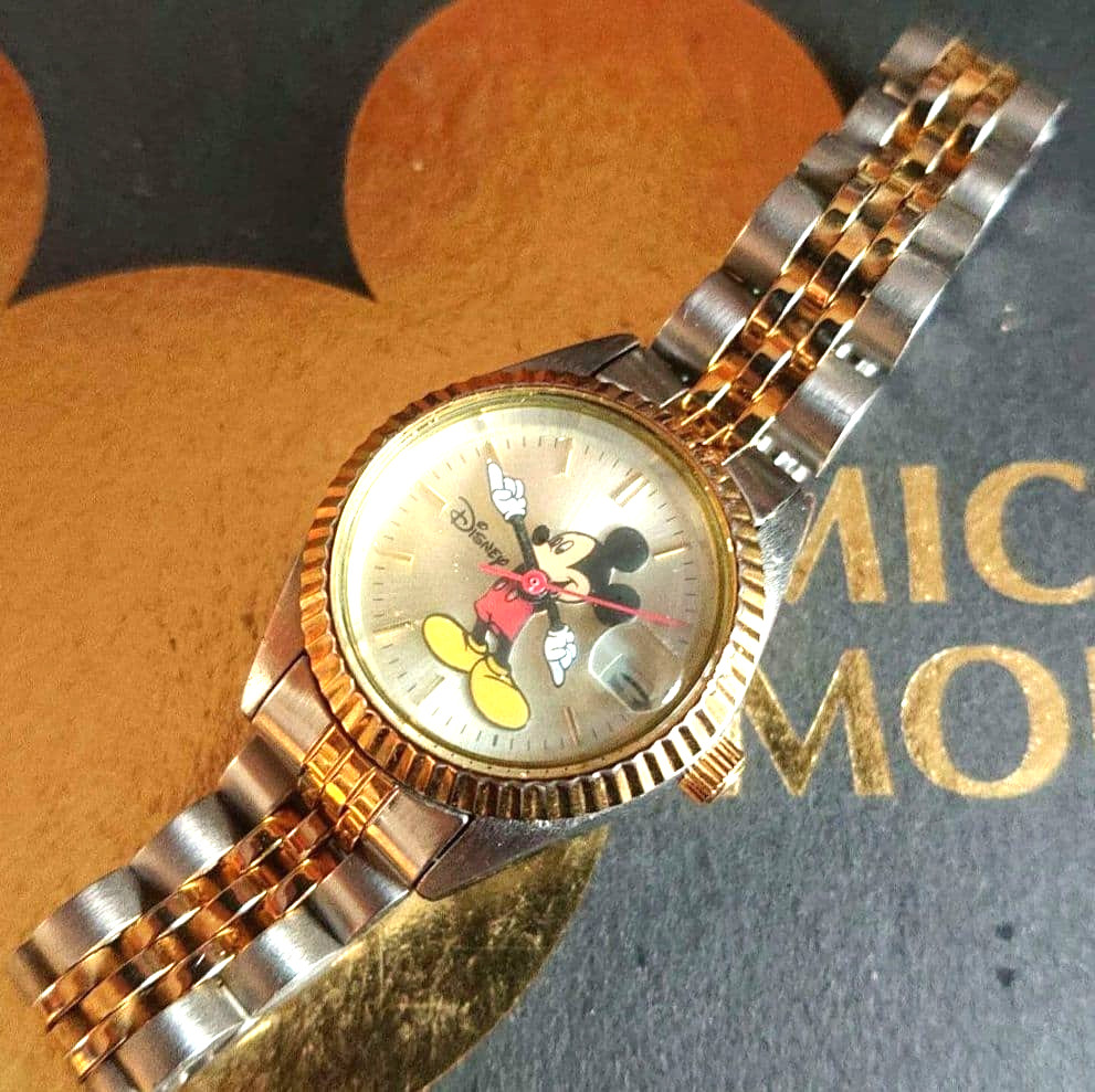 Disney Mickey Mouse Serrated Gold Day-Date Quartz Wristwatch Vintage Analogwatch