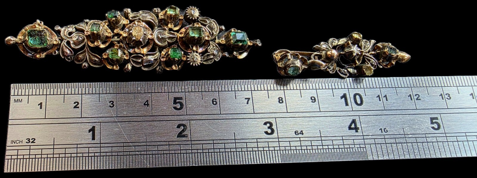 Antique Victorian Gold Parure Set Earrings Pendant Diamonds Emeralds Ca 1850