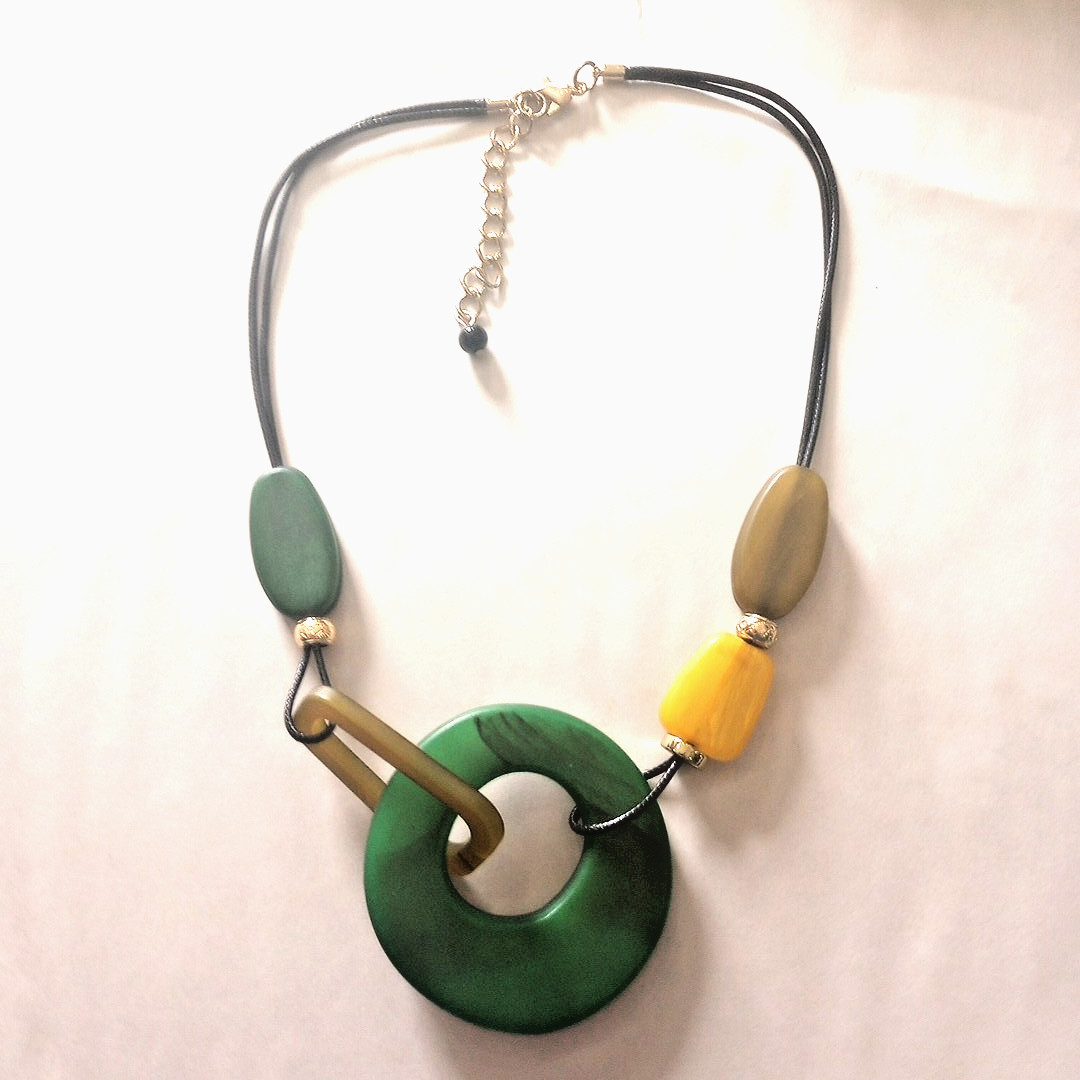 Chunky Green Lucite Statement Necklace 22.5- 25.5″ Adjustable Unsigned EUC