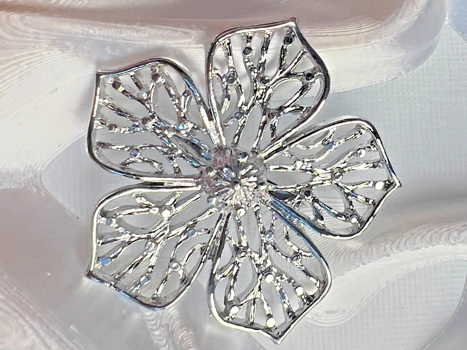Vintage Gerry’s Signed Silver Tone Dogwood Flower Brooch 1 5/8″