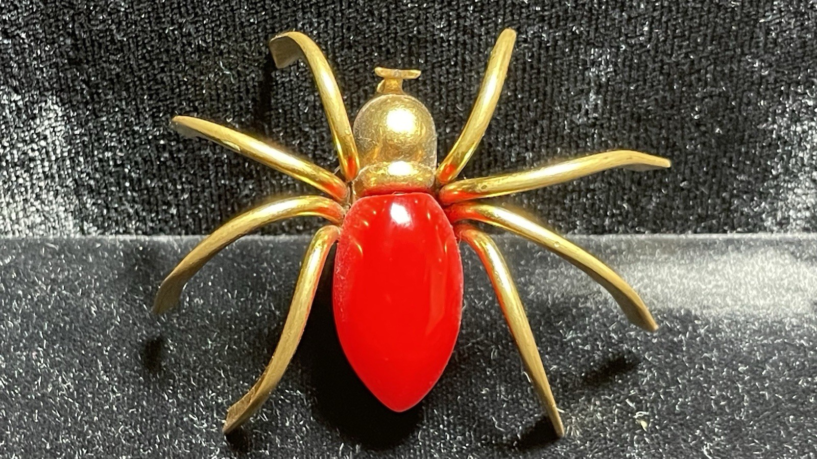VTG 1930s-40s SPIDER BROOCH CHERRY RED BAKELITE & GOLD PLATED BRASS BODY MINTY!
