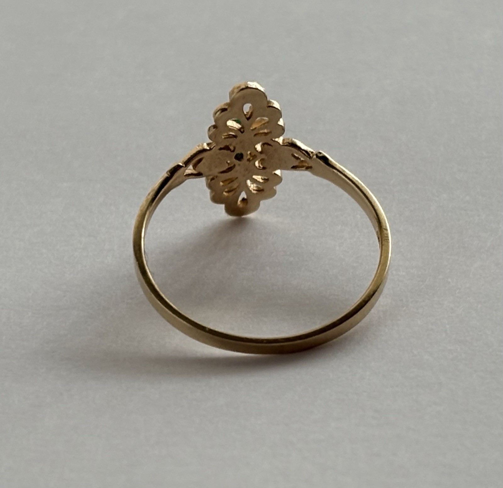 VINTAGE 10K YELLOW GOLD FILIGREE RING WITH GREEN GEMSTONE LADIES SIZE 6.75 VG