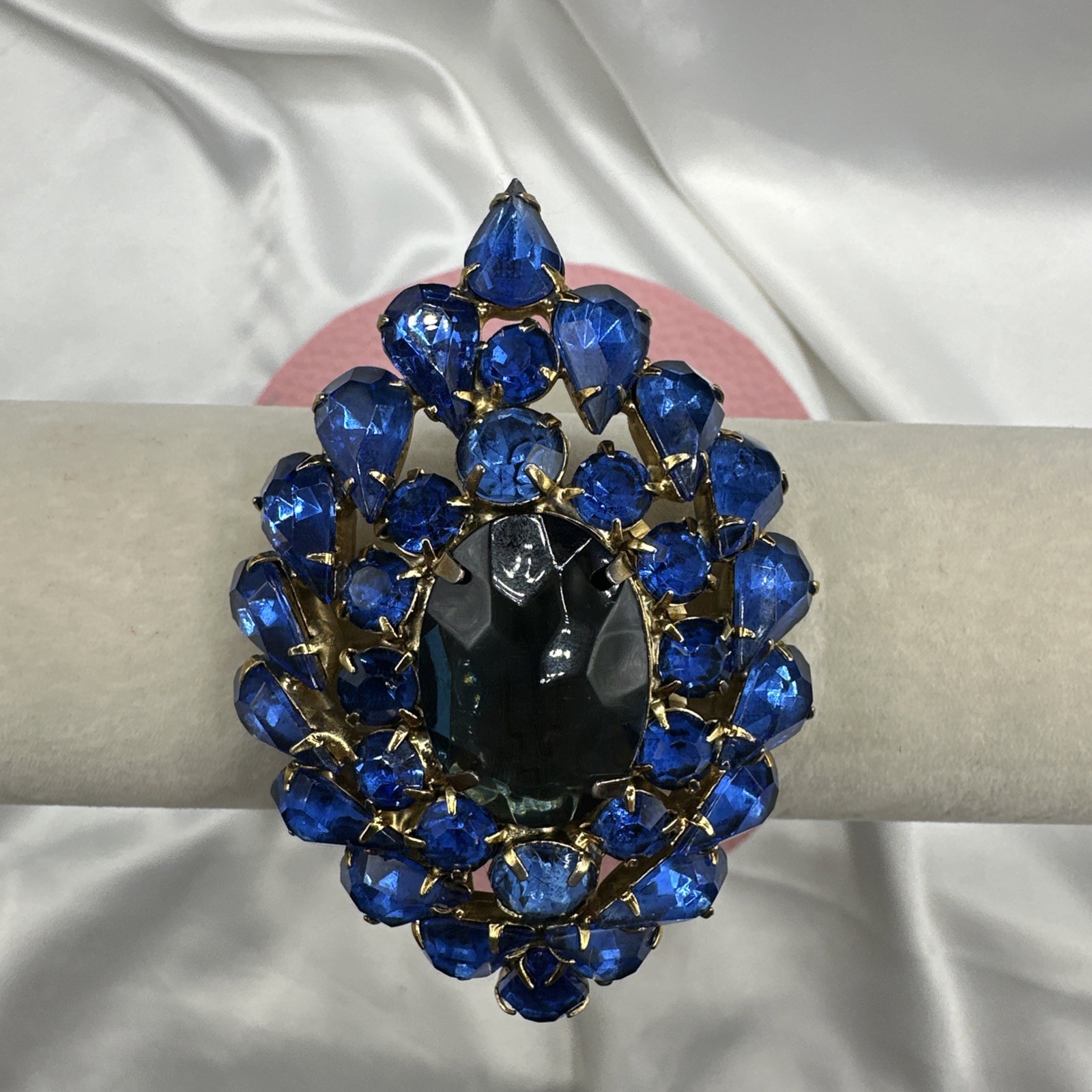 Vtg Unique Exclusive Oval Domed Blue Austrian Crystal Brooch. See pics.