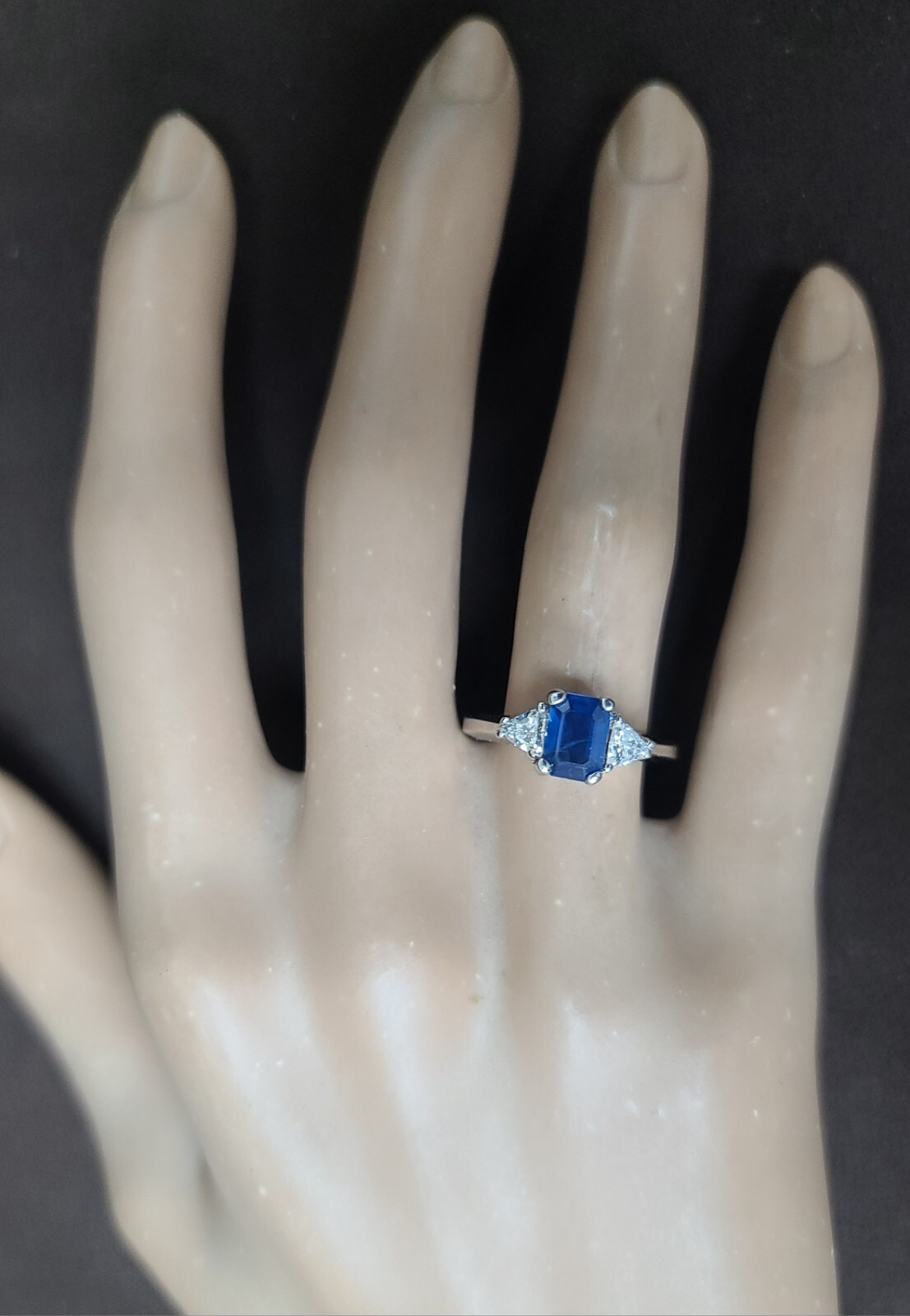 18K White Gold Engagement Ring 1.15CT. Natural Blue Sapphire Emerald Shape