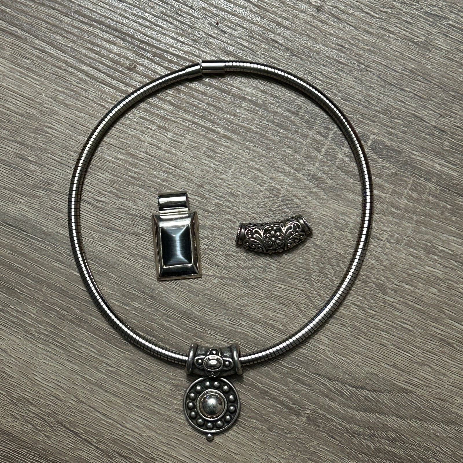 Vintage Silver Tone Metal Coil Choker w/3 Individual Slide on Pendants