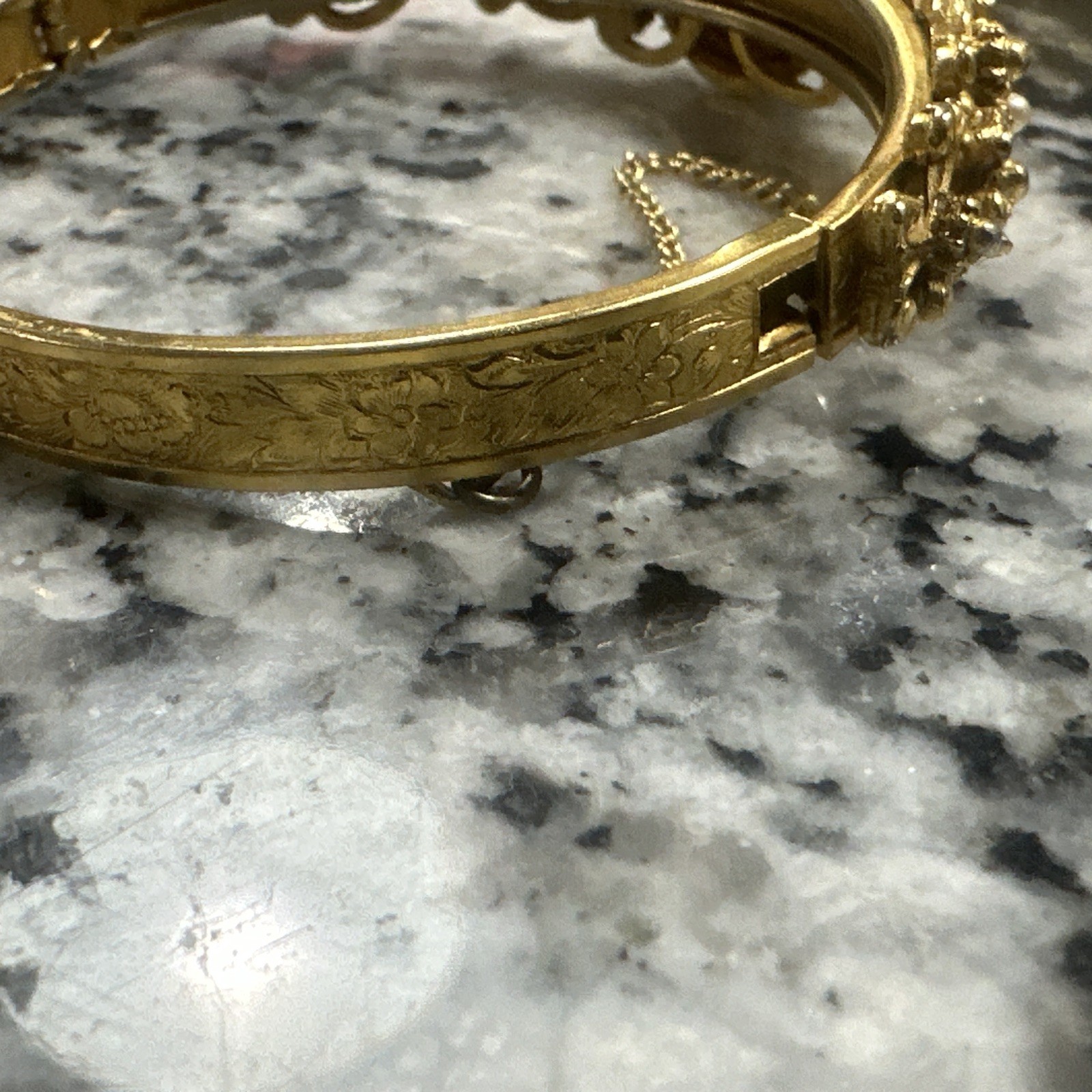 Vintage FLORENZA Bangle Bracelet Cameo Seed Pearls Gold Tone Hinged 6 1/4”