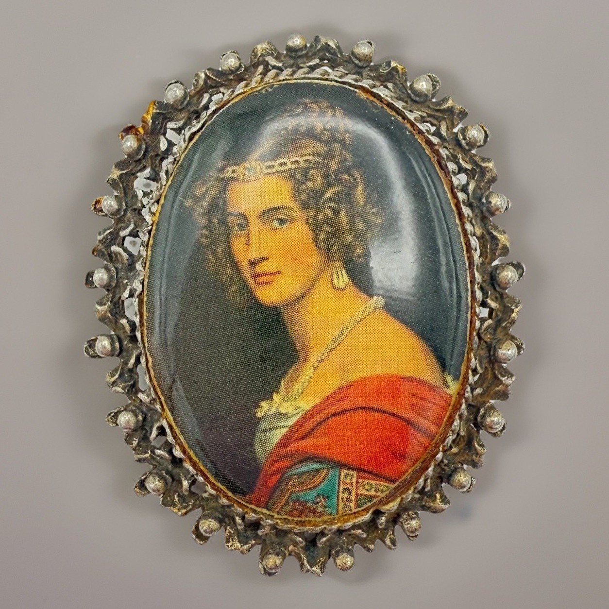 Vintage Cameo Style Noblewoman Portrait Brooch or Pendant – Ornately Framed