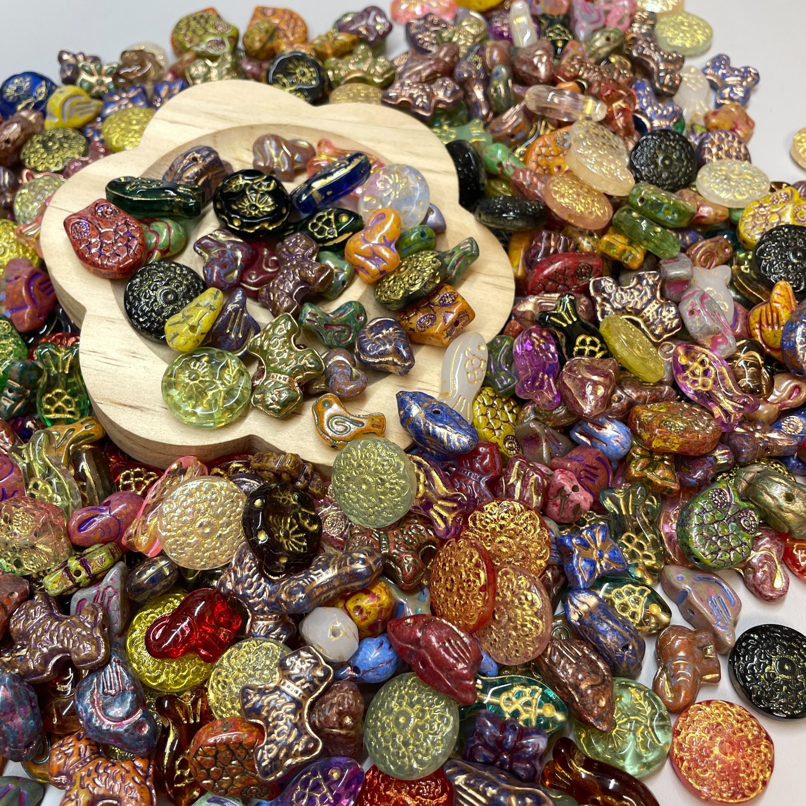 Vintag Styley Bulk Jewelry glass bead Lot ALL Brand New Untested Mix Match