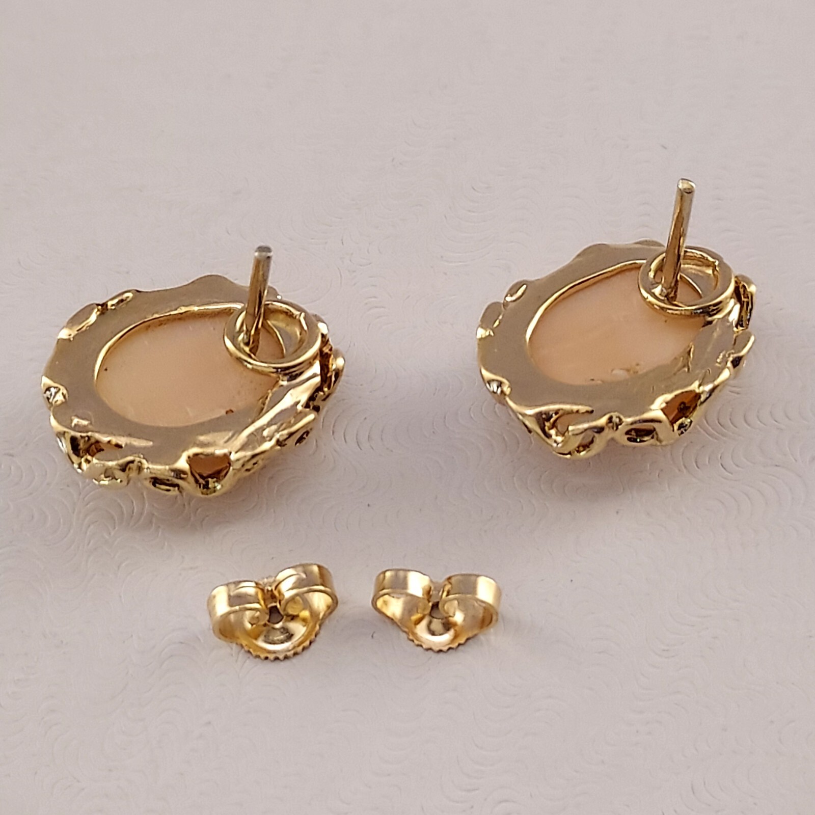 Vintage 14k Coral Stud Earrings. 1/2″x5/8″/ Weight 6.4 Grams. 10x 12 mm Coral.