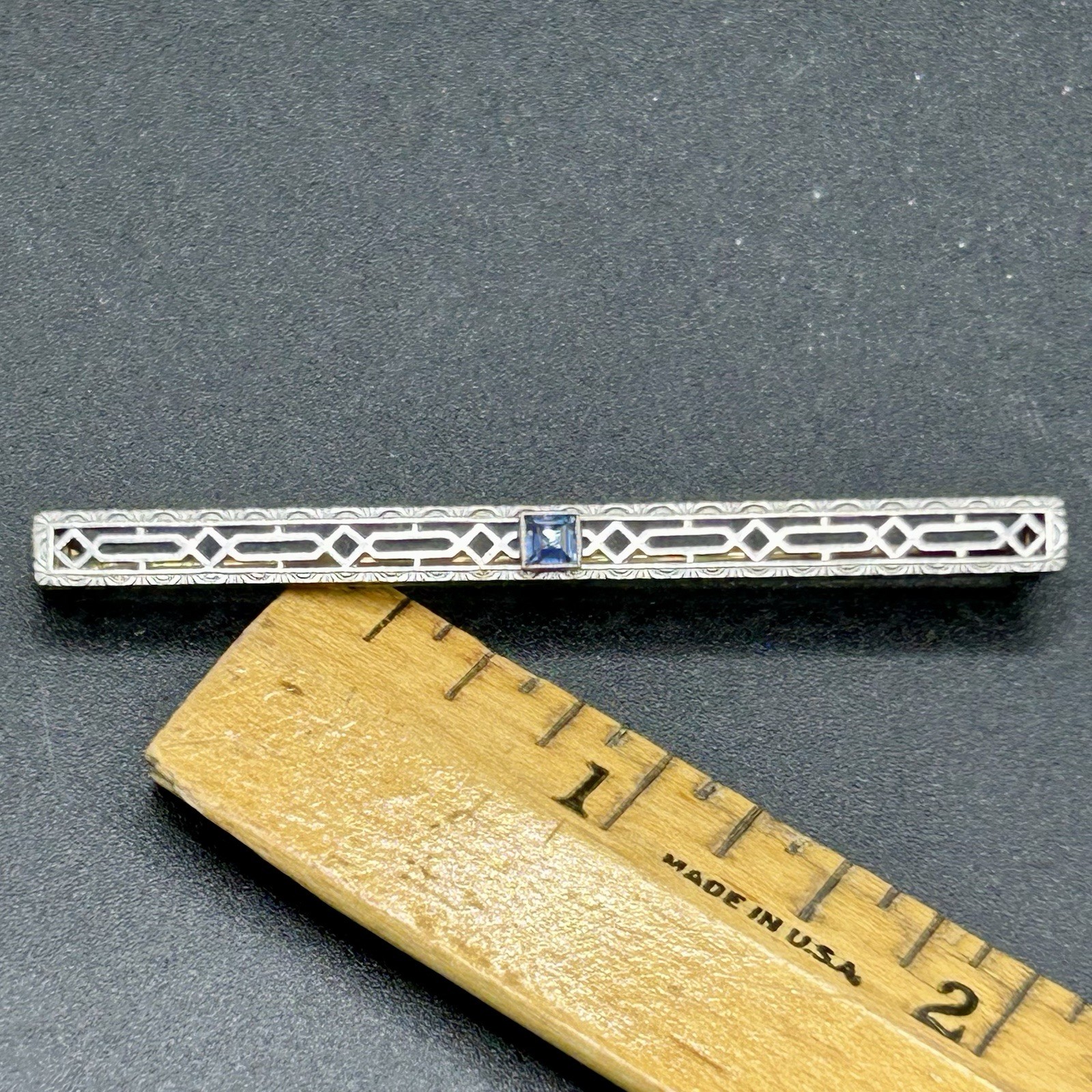 Antique Art Deco 14k Gold Engraved Filigree Bar Pin w/ Sapphire 3.7 gram