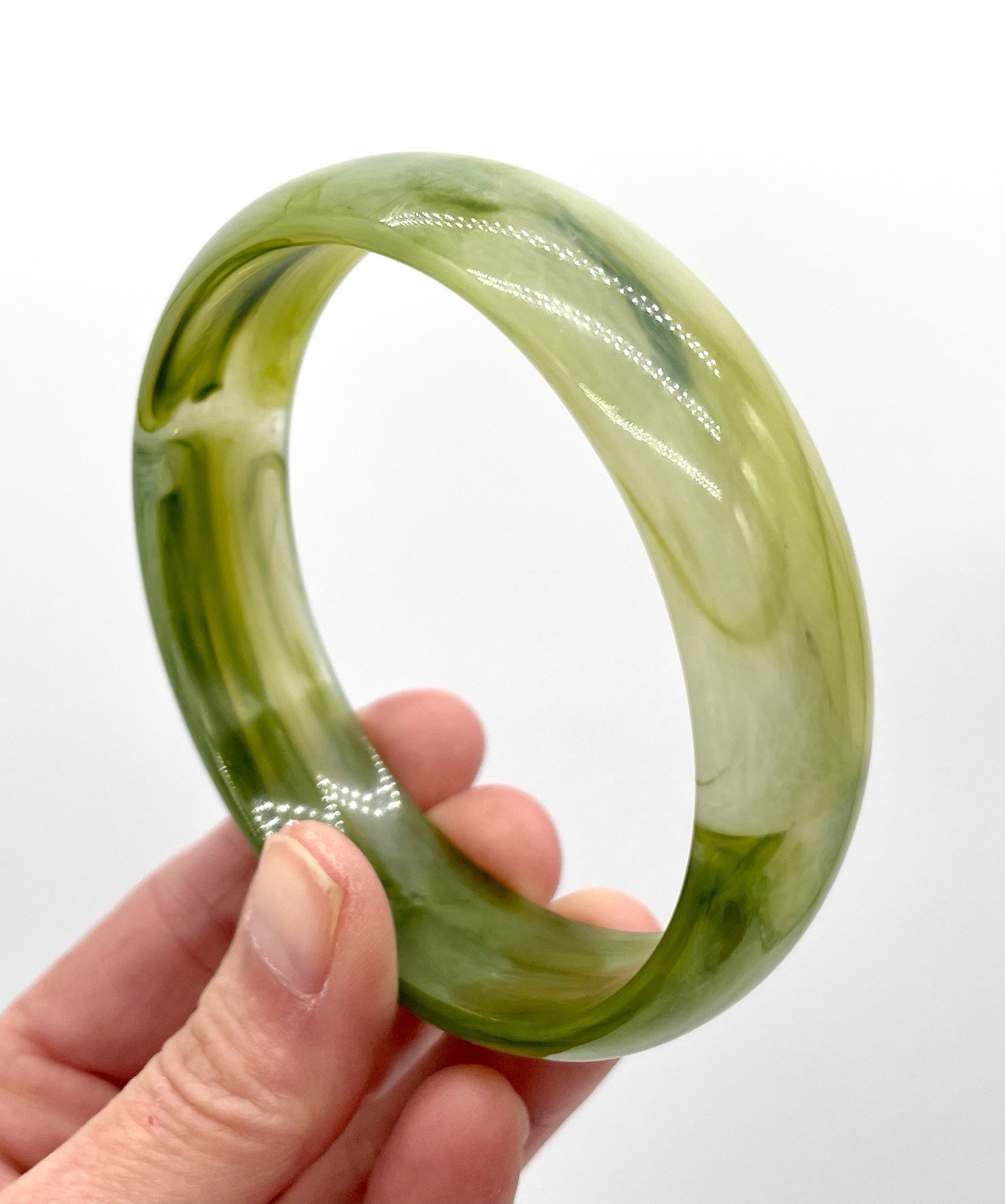 Vintage Genuine Lucite Made in Hong Kong Green Swirled 3/4″ Bangle