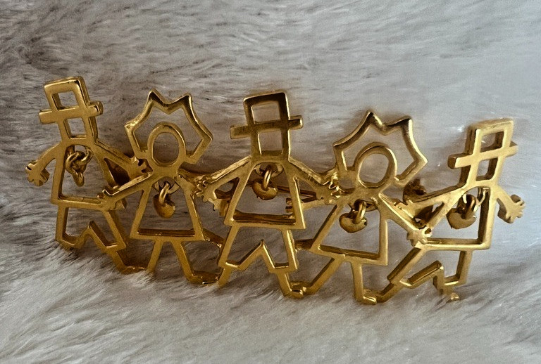 Pilgrim Brooch Gold Figural Thanksgiving Pin Dangle Heart Charms 3″ Vintage