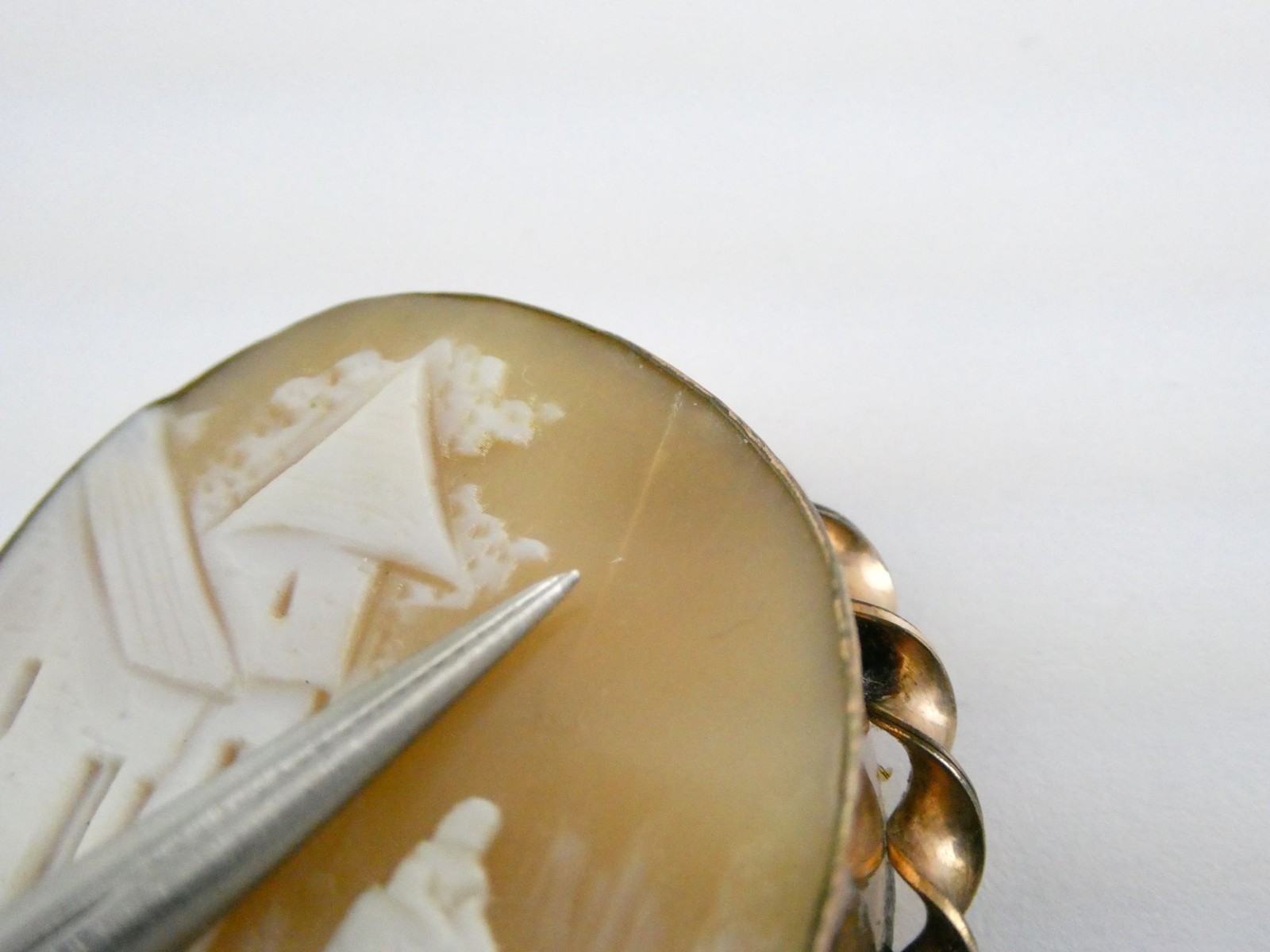 Antique Unmarked Goldtone Metal Carved Shell Cameo Landscape Scene Pin AS IS