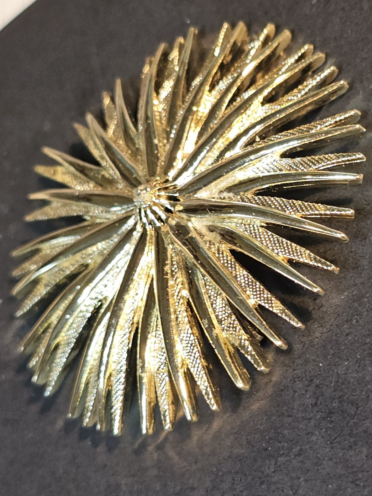 Vintage Emmons Gold Tone Starburst Flower Atomic Brooch Large 2.5″ Textured