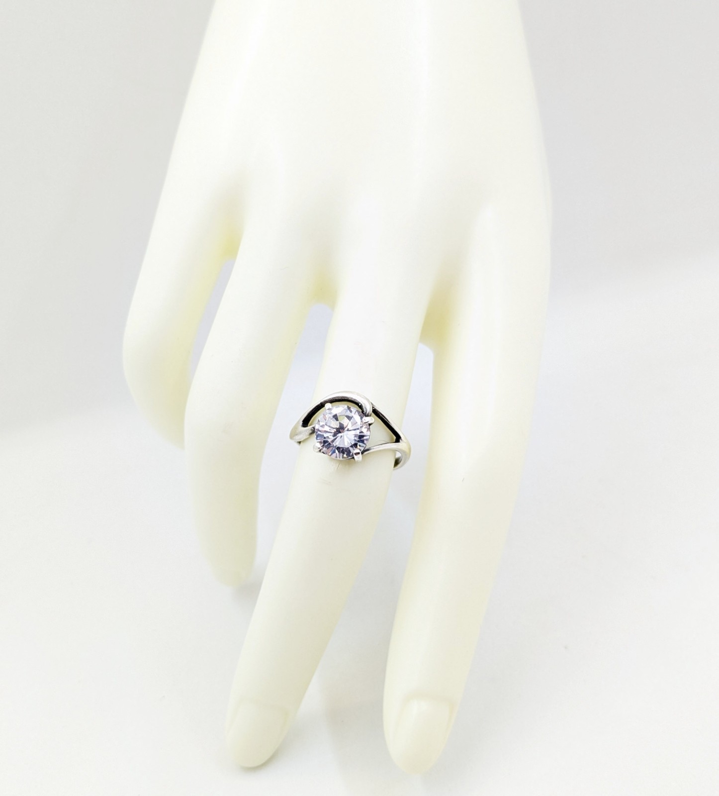 Vintage Elegant RING Silver 925 with Bright Stone-size: 7.5US(17.5mm) Ukraine#16