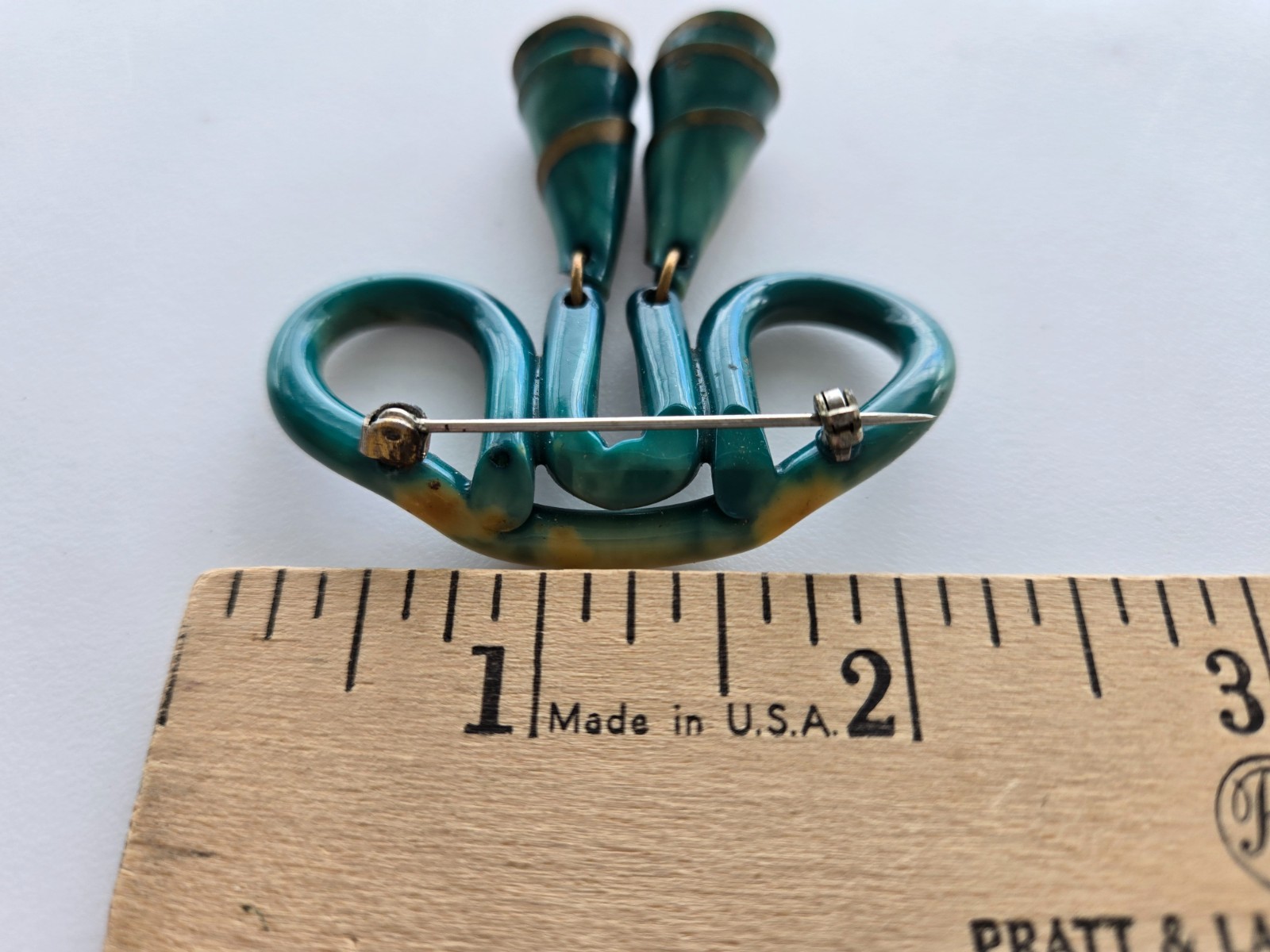 vintage,ART DECO,CELLULOID DANGLING BROOCH,SO DIFFERENT,UNKNOWN DESIGNER,AMAZING