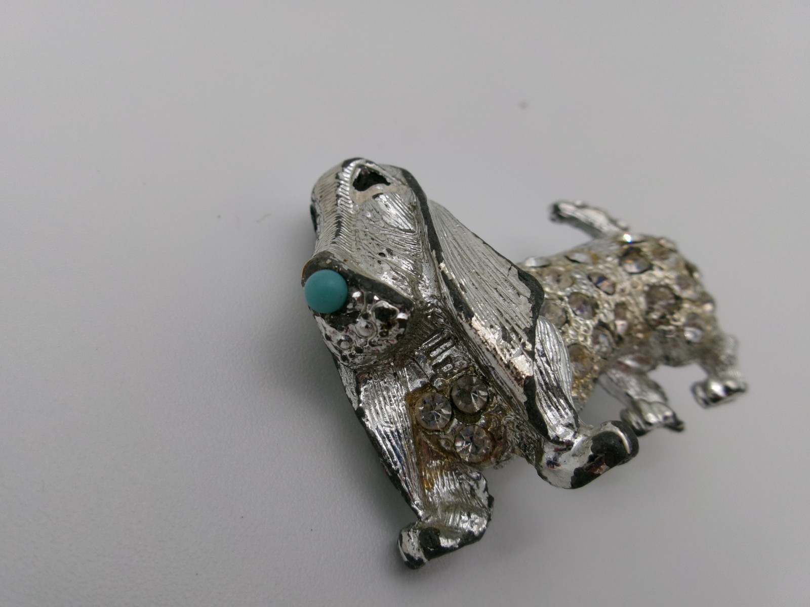 Vintage dog animal brooch pin silver-tone base metal turquoise color nose