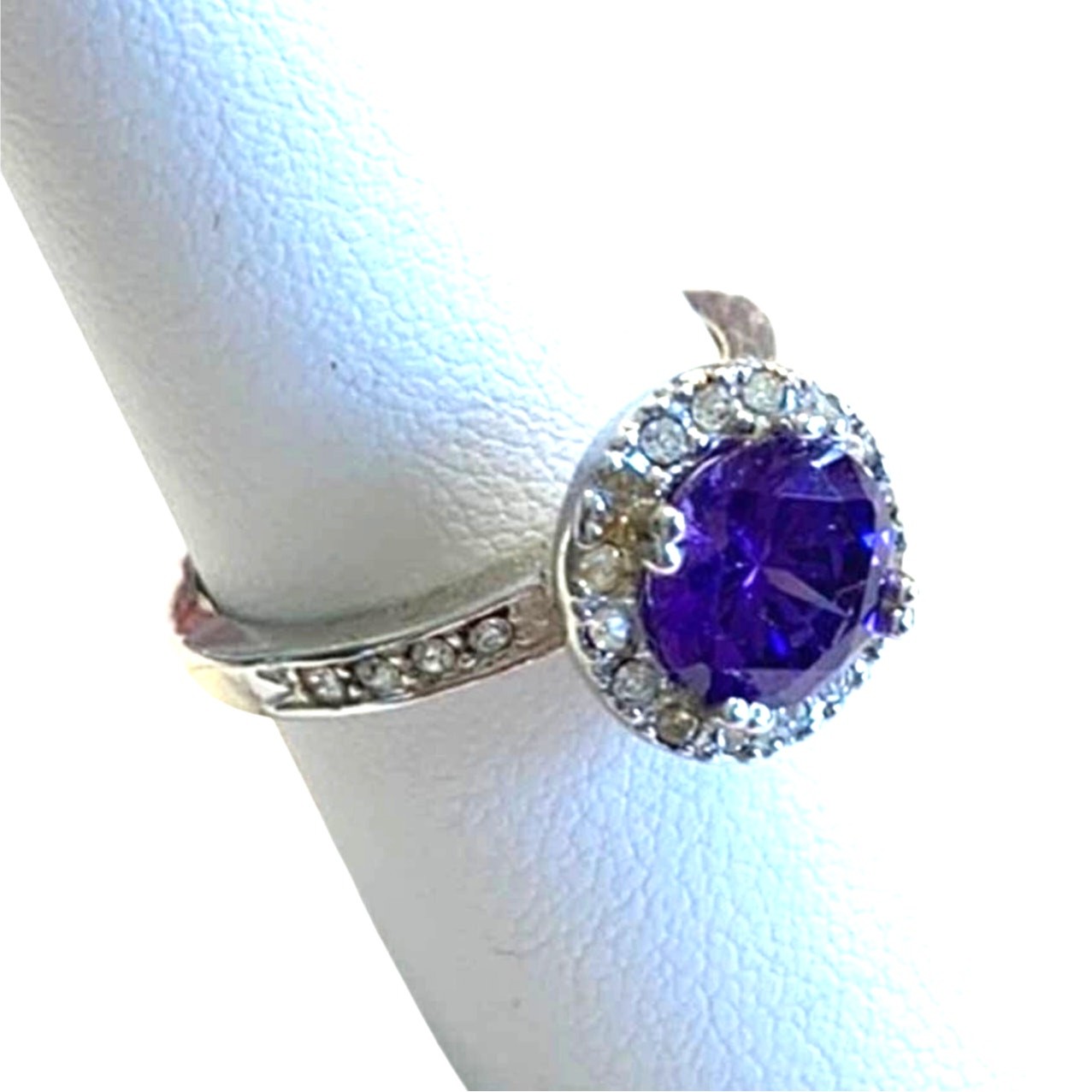 Y2K Silver Cocktail Ring size 8.5 faceted purple synthetic solitaire gem stone