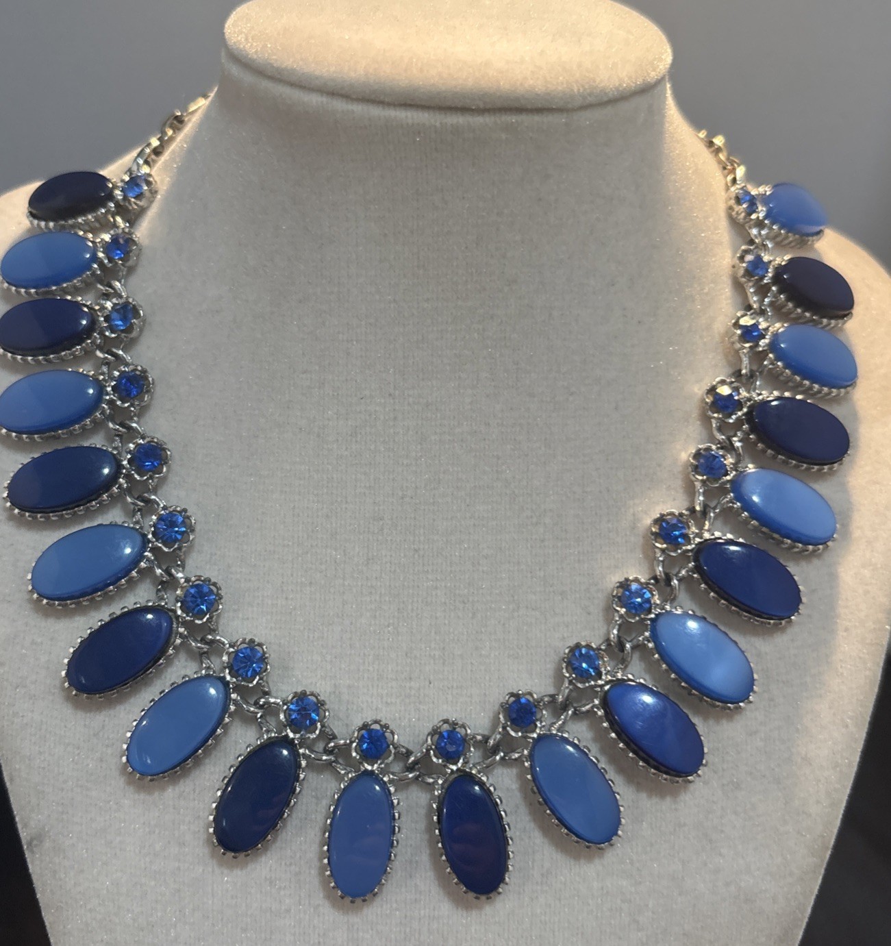 Vintage Unsigned Pakula Two Tone Blue Lucite Silver Tone Choker Necklace Wow