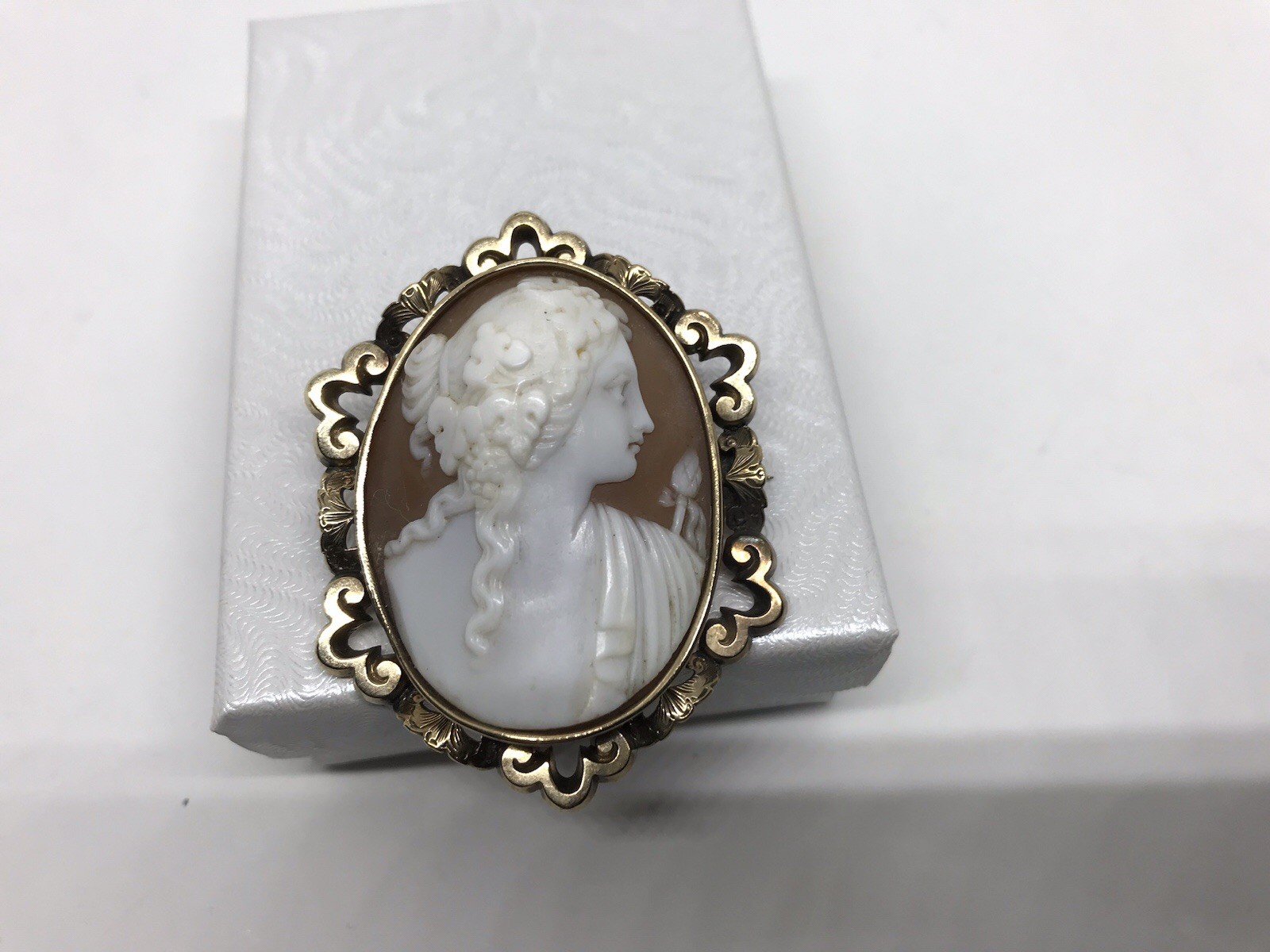 Beautifully Carved Antique Shell Cameo 10K Pressed Gold