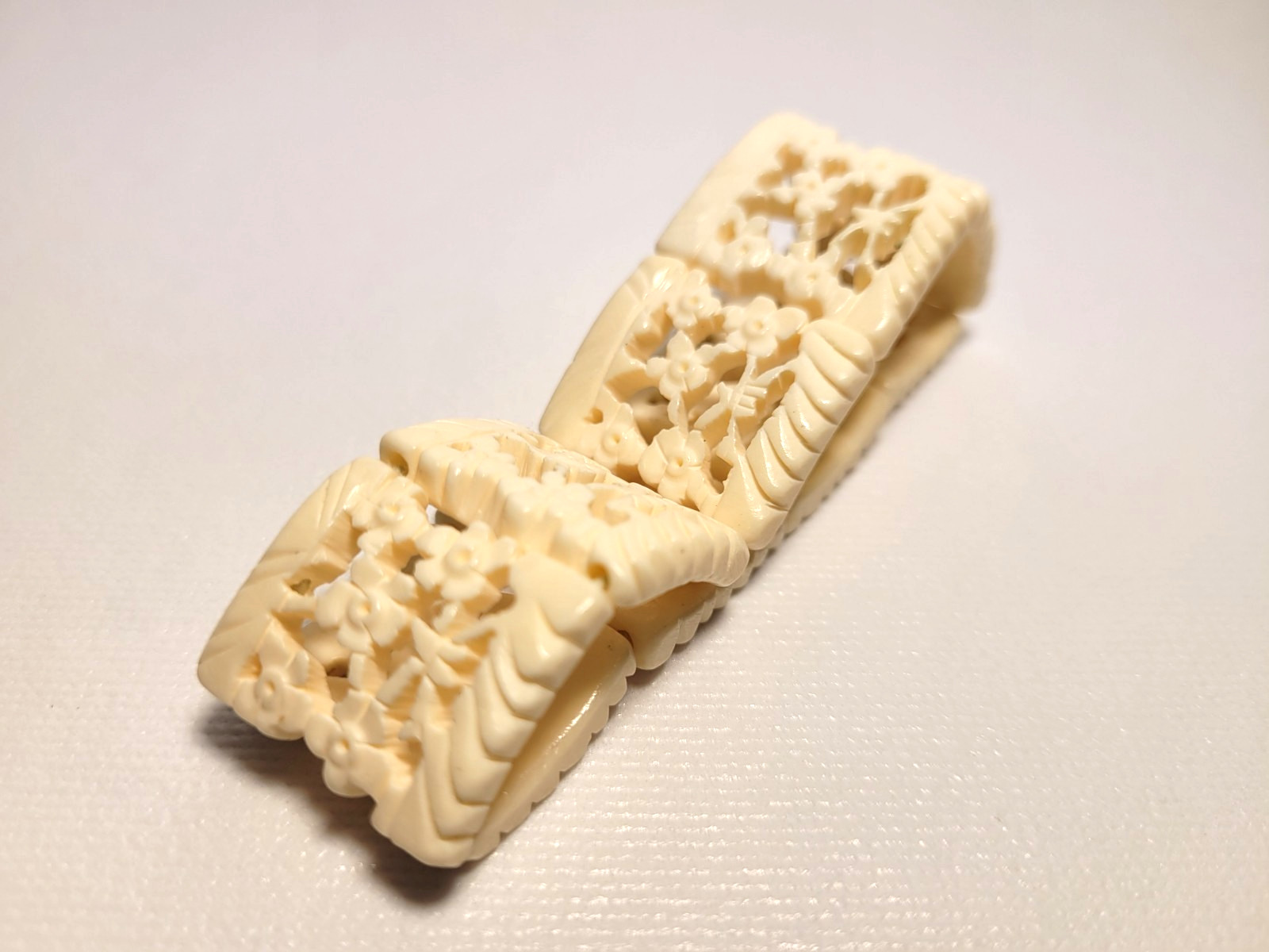 Vintage Hand Carved Bovine Bone Floral Openwork Panel Stretch Link Bracelet