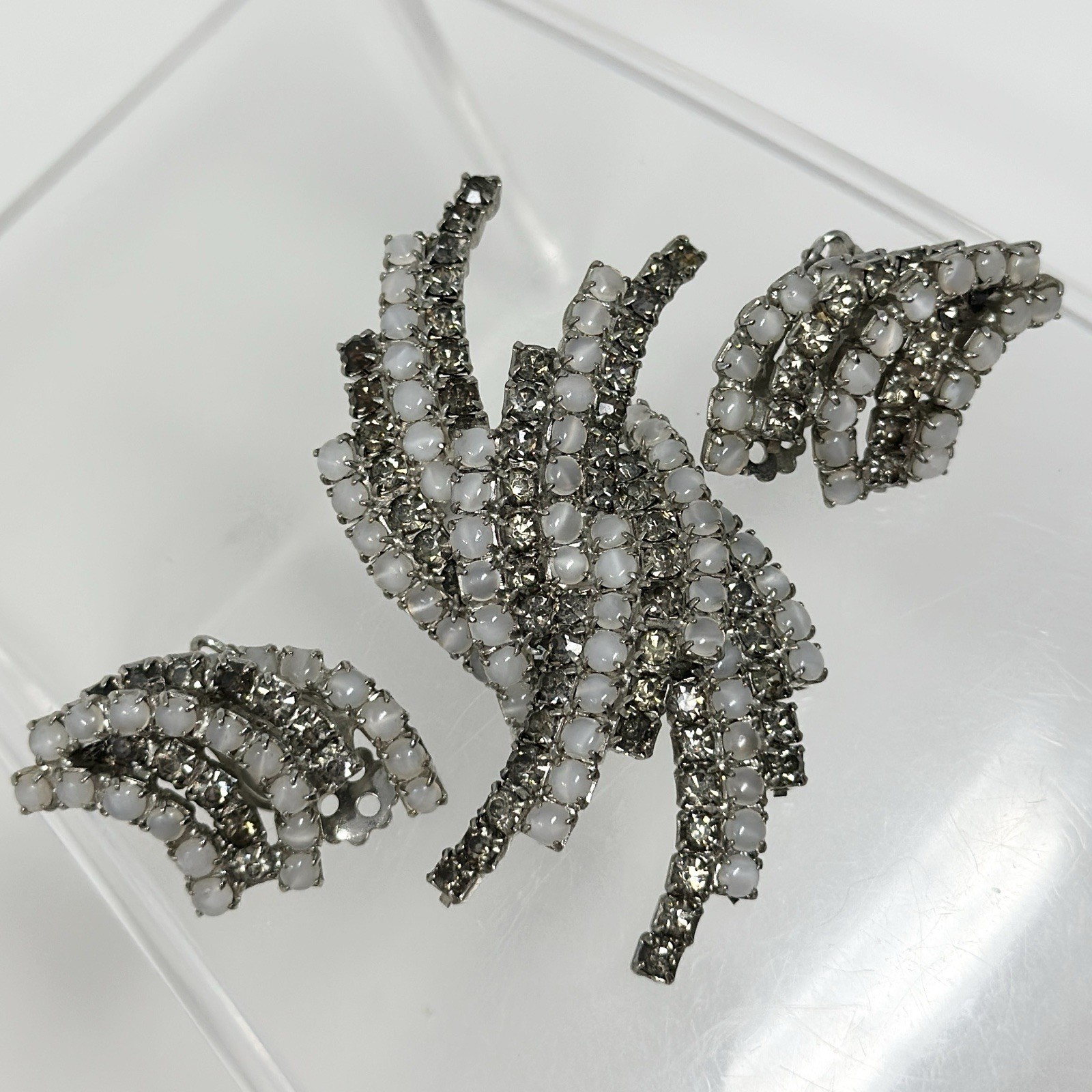 Vtg Unmarked Kramer Gray Rhinestone Cat Eye Cabochon Brooch Clip On Earrings Set