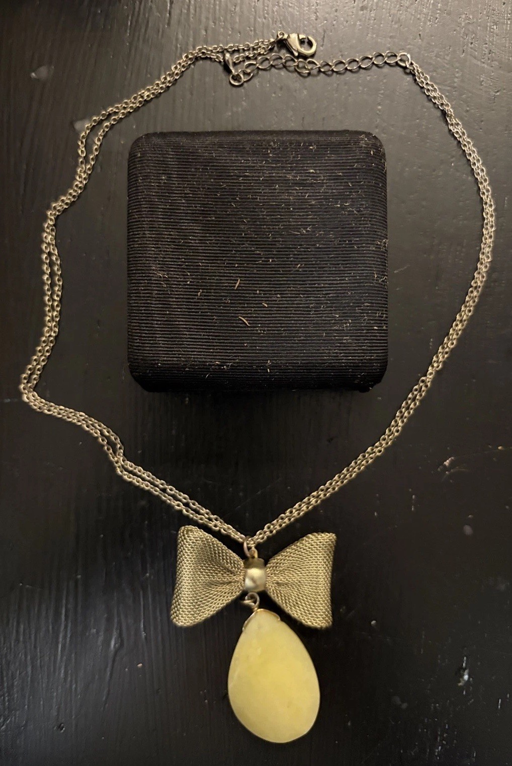 To Die For Gold Mesh Bow & Tear Drop pendant in a pale lemon texture stone, 🤩✨