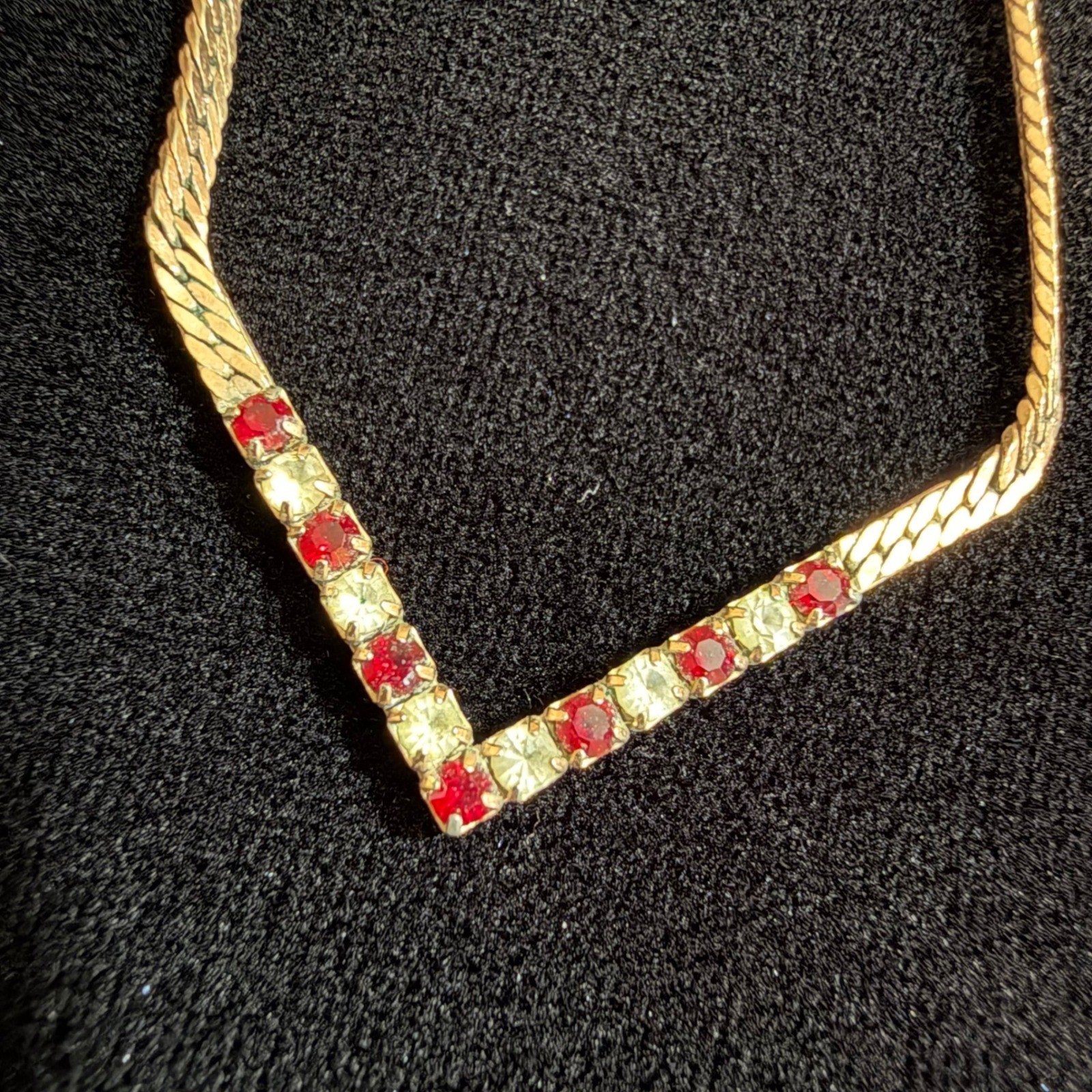 Vintage Avon Gold Tone Herringbone Chevron Necklace Red Clear Rhinestone V Shape