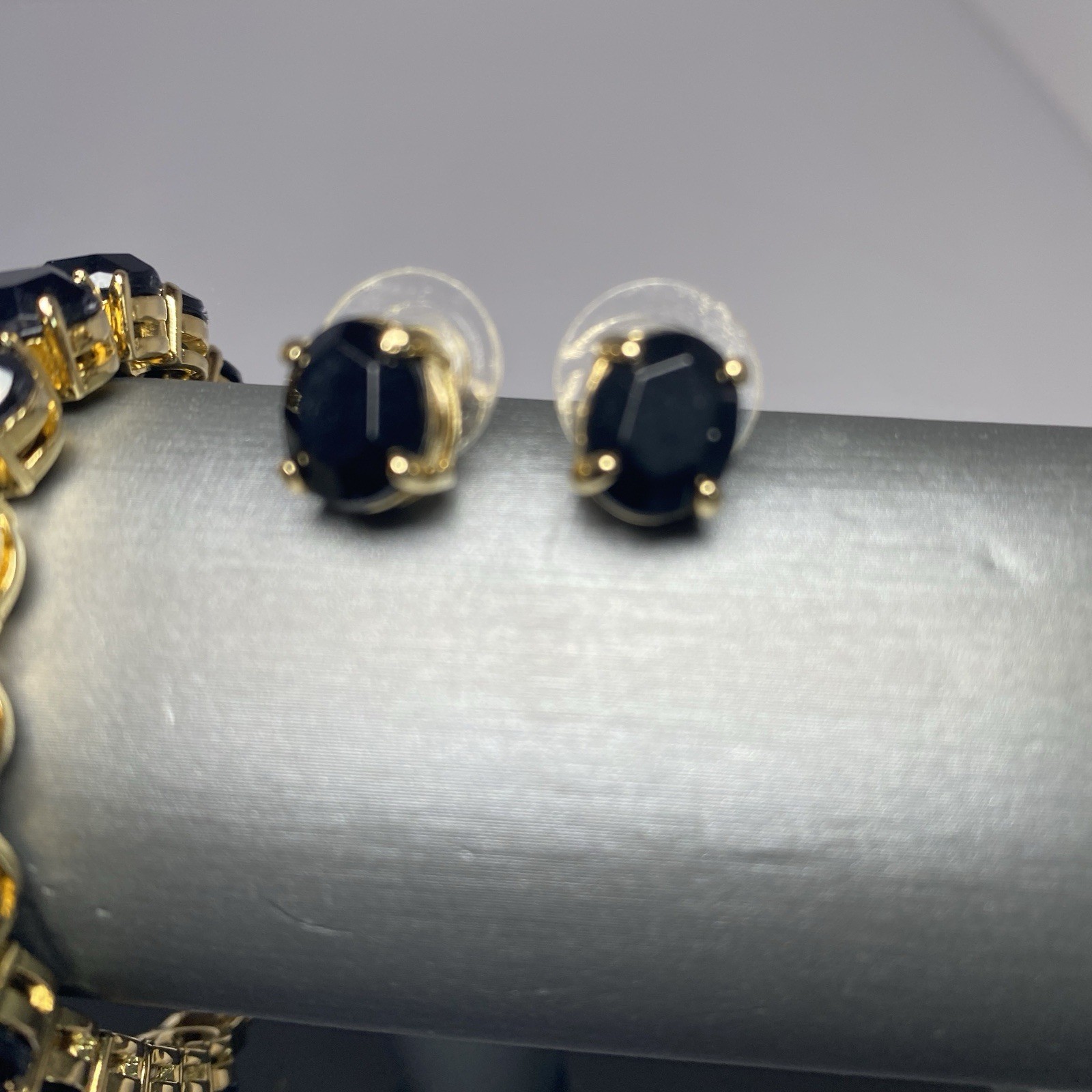 Vintage Jewelry Set black faceted ovals in goldtone Bracelet 7” & post Earrings