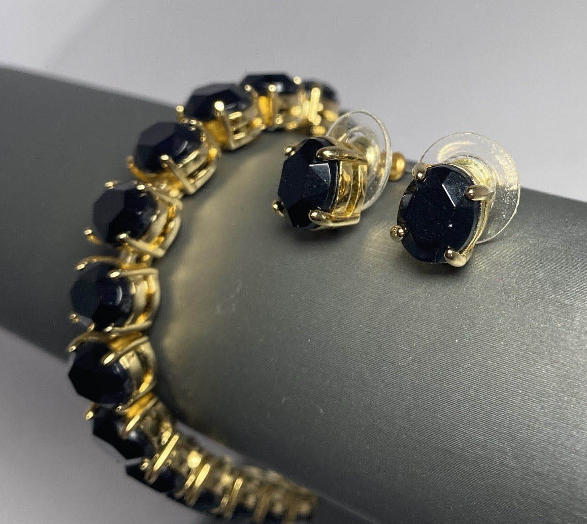 Vintage Jewelry Set black faceted ovals in goldtone Bracelet 7” & post Earrings