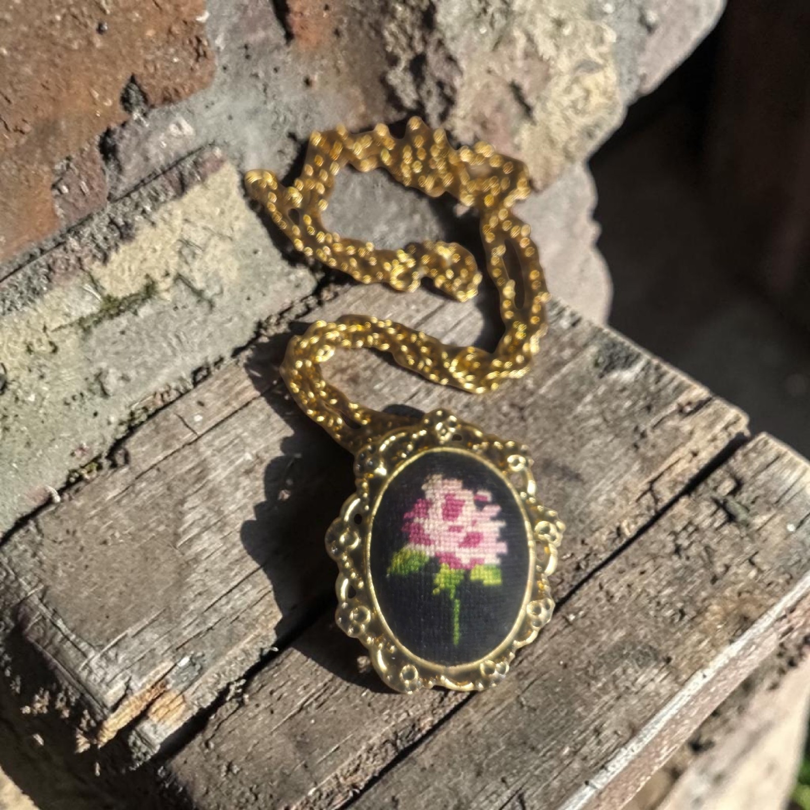 Vtg Brooch Gold Needlework Pink Floral Rose Necklace 11.5″ Chain