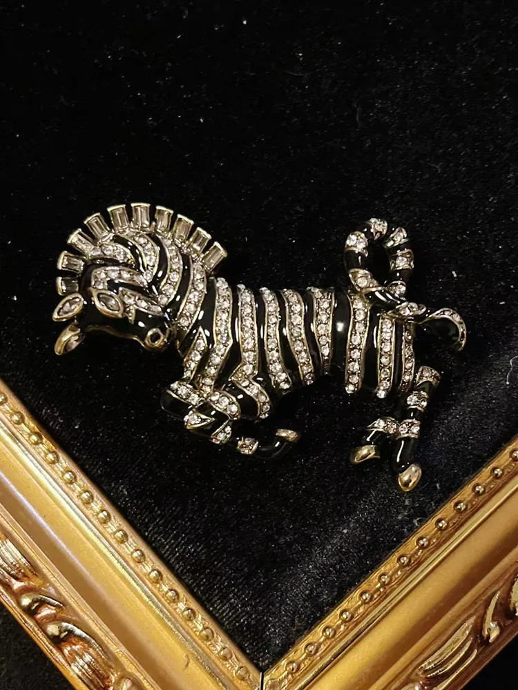 Vintage Luxury Crystal Shining Brooch Pin For Women Men Retro Antique Badge