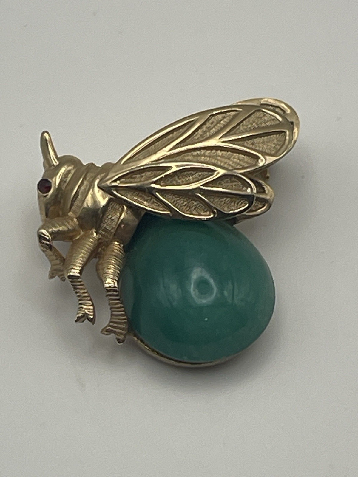 Vintage Marvella Gold Tone Bee Brooch Green Faux Jade Cabochon Signed